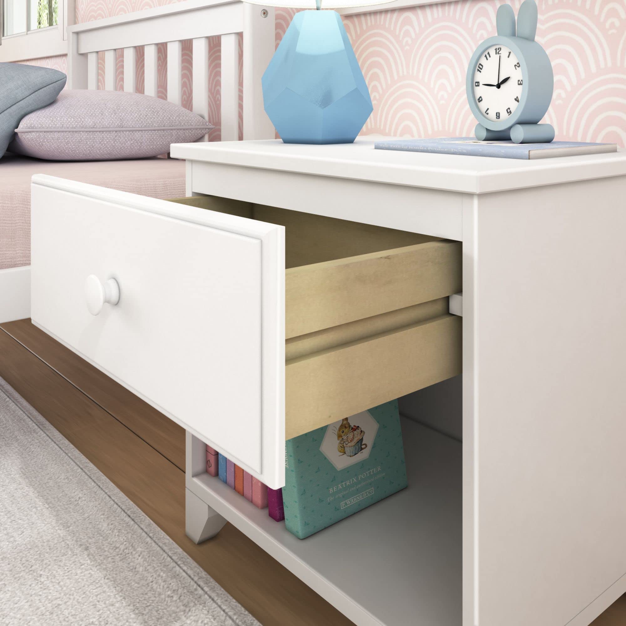 Max & Lily Classic White Wood Nightstand with 1 Drawer - Kids Bedside Table, Small End Table for Bedroom - Perfect for Nursery, Kids Room or Guest Room Storage