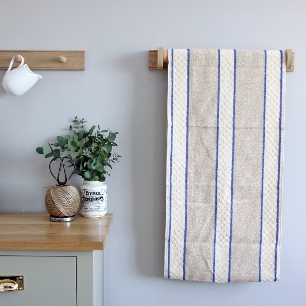 Premium Solid Oak Roller Towel Holder - Sturdy Wooden Kitchen Towel Rack for Bathroom & Kitchen - Perfect for Hand Towels, Dish Towels & Paper Towels (Home & Restaurant Use)