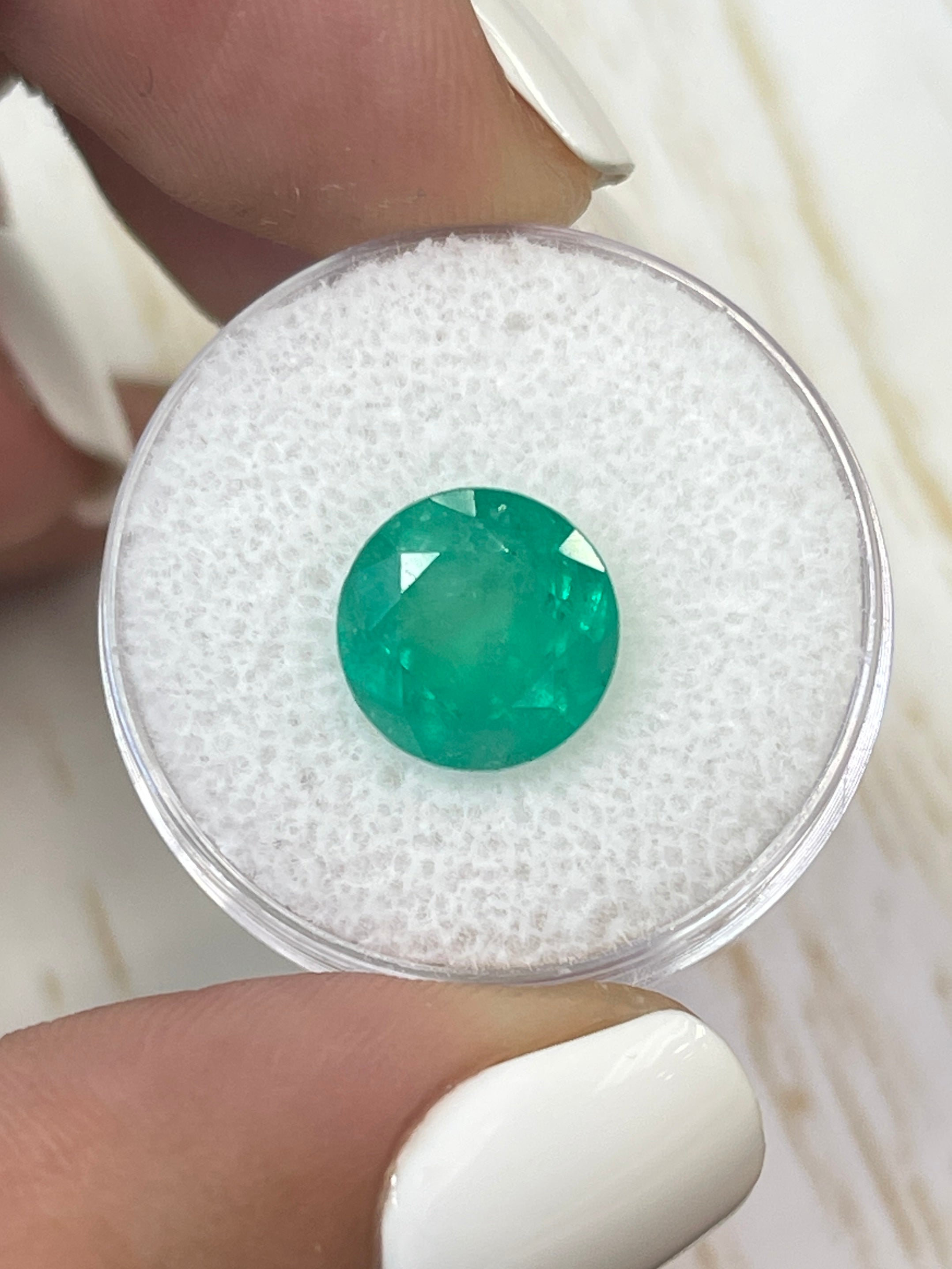 4.42 Carat Medium Green Natural Round Loose Colombian Emerald Gemstone for Jewelry Making - 10.2x10.2mm Size Perfect for Rings, Necklaces & Earrings