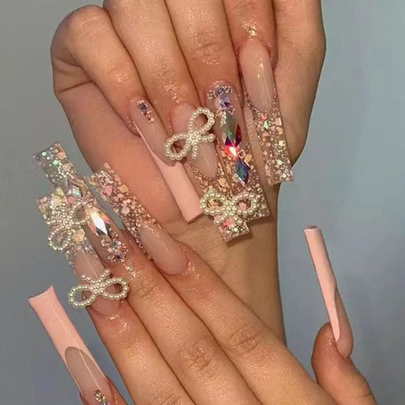24Pcs Christmas Press on Nails - Long Elk & Snowflake Design Fake Nails, Full Cover Wearable Nail Tips for Holiday Parties & Gift Giving