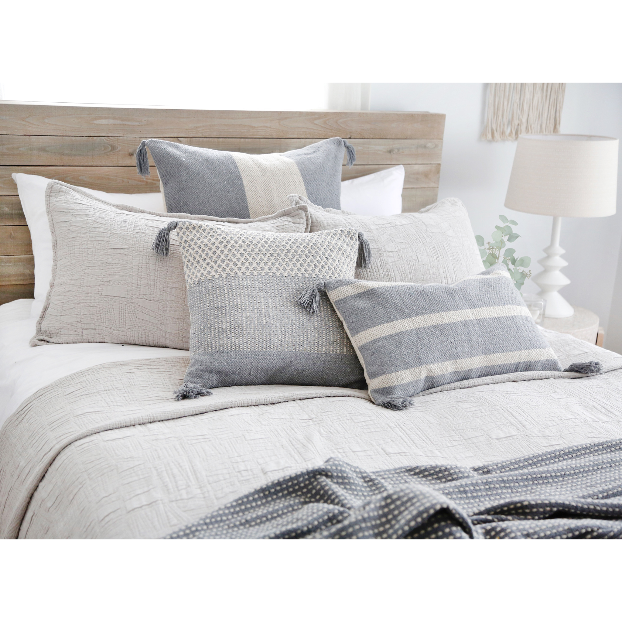 Luxury Harbour Oversized Throw Blanket - Soft & Cozy Extra Large Blanket for Bed, Couch, and Travel - Perfect for Home Decor, Gifts, and Cold Weather Comfort