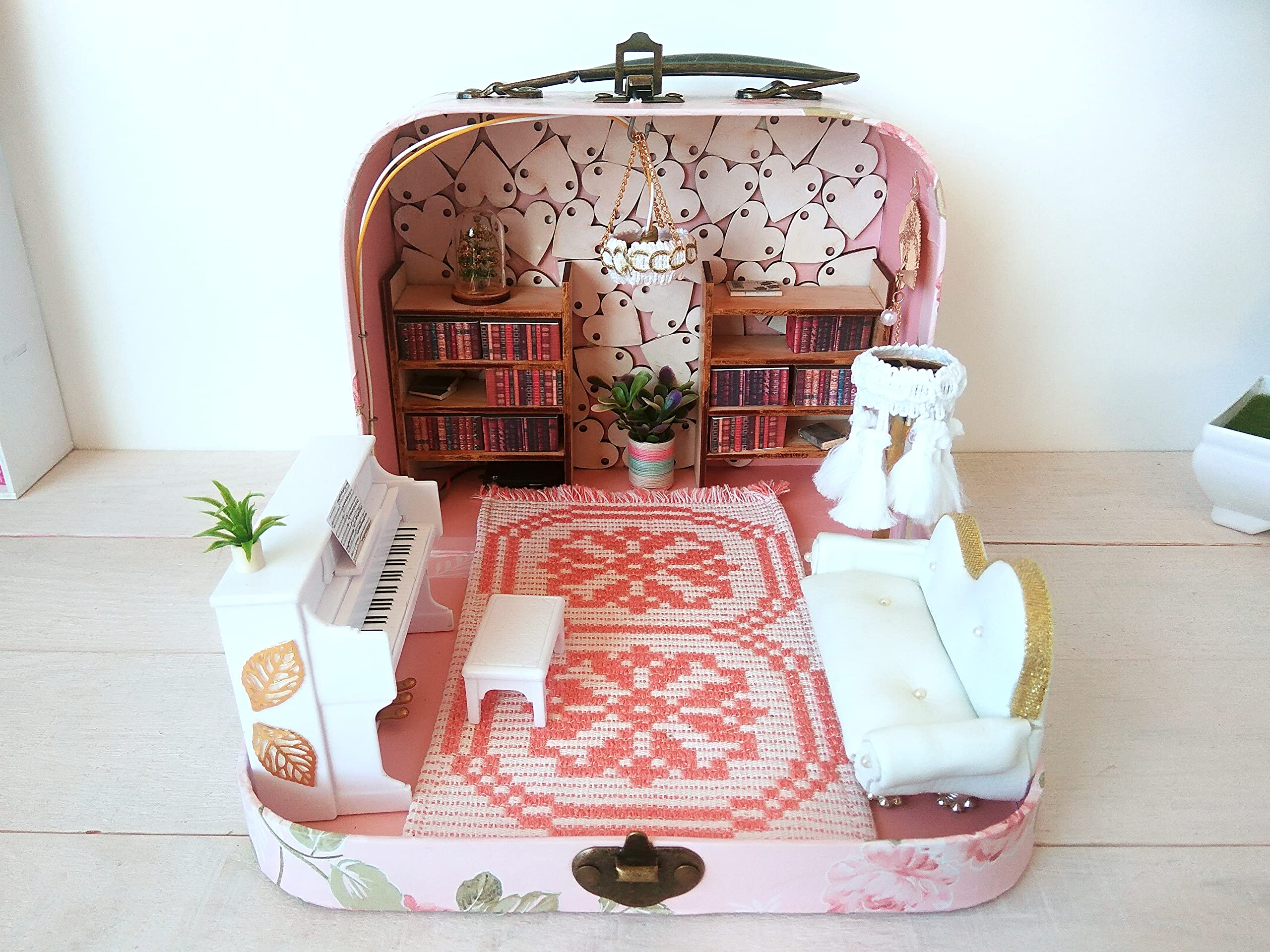 1:12 Scale Miniature Travel Dollhouse in a Suitcase with Chair, Fireplace & Table Accessories - Perfect for Collectors, Kids Play & Home Decor Display