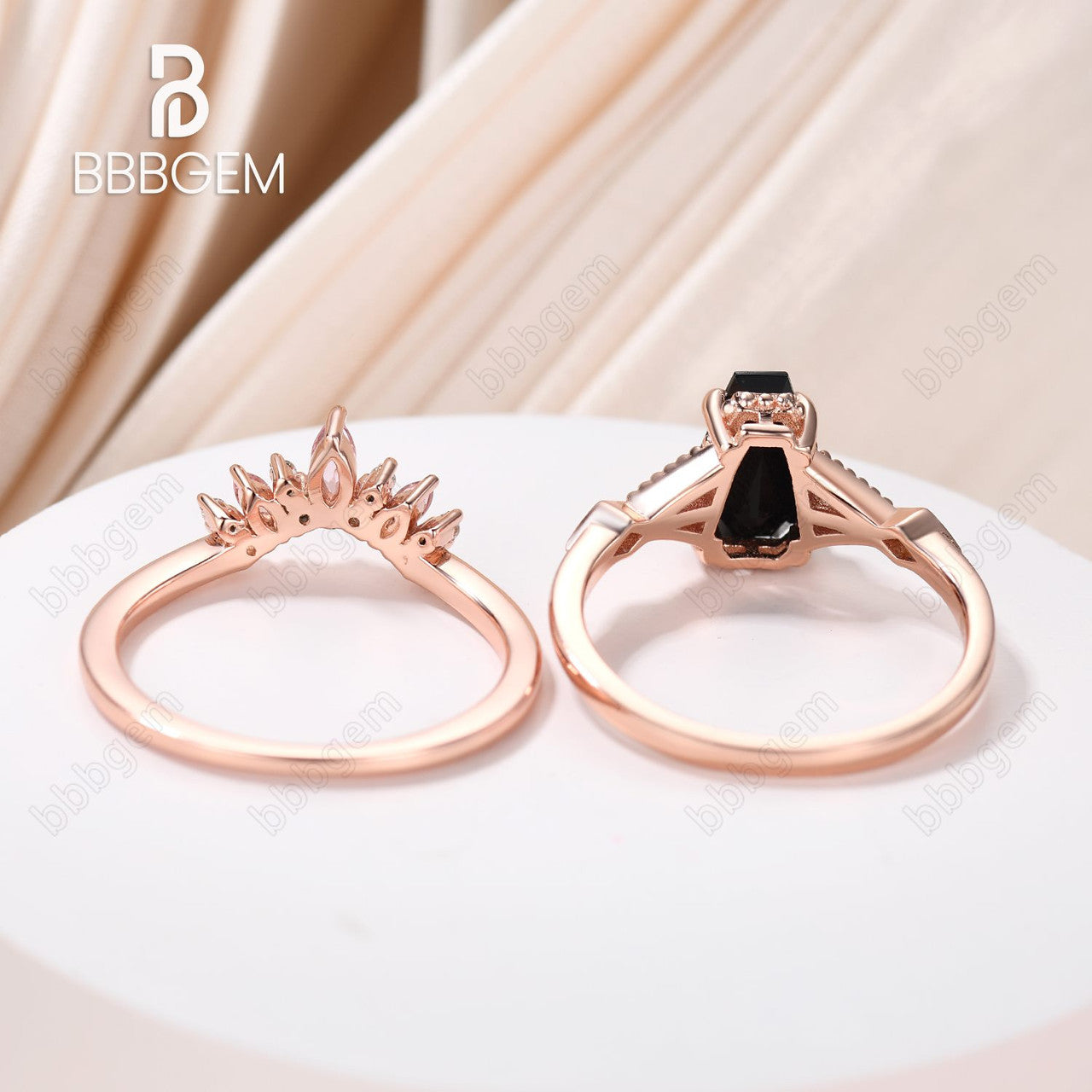 14K/18K Oval Lab Alexandrite Engagement Ring with Infinity Diamond Halo & Criss Cross Design - Perfect for Proposals, Anniversaries & Special Occasions