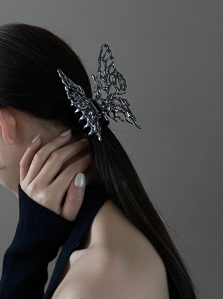 Gothic Vampire Butterfly Hair Clip - Dark Aesthetic Hair Accessory for Women & Teens - Perfect for Halloween, Cosplay, and Gothic Fashion