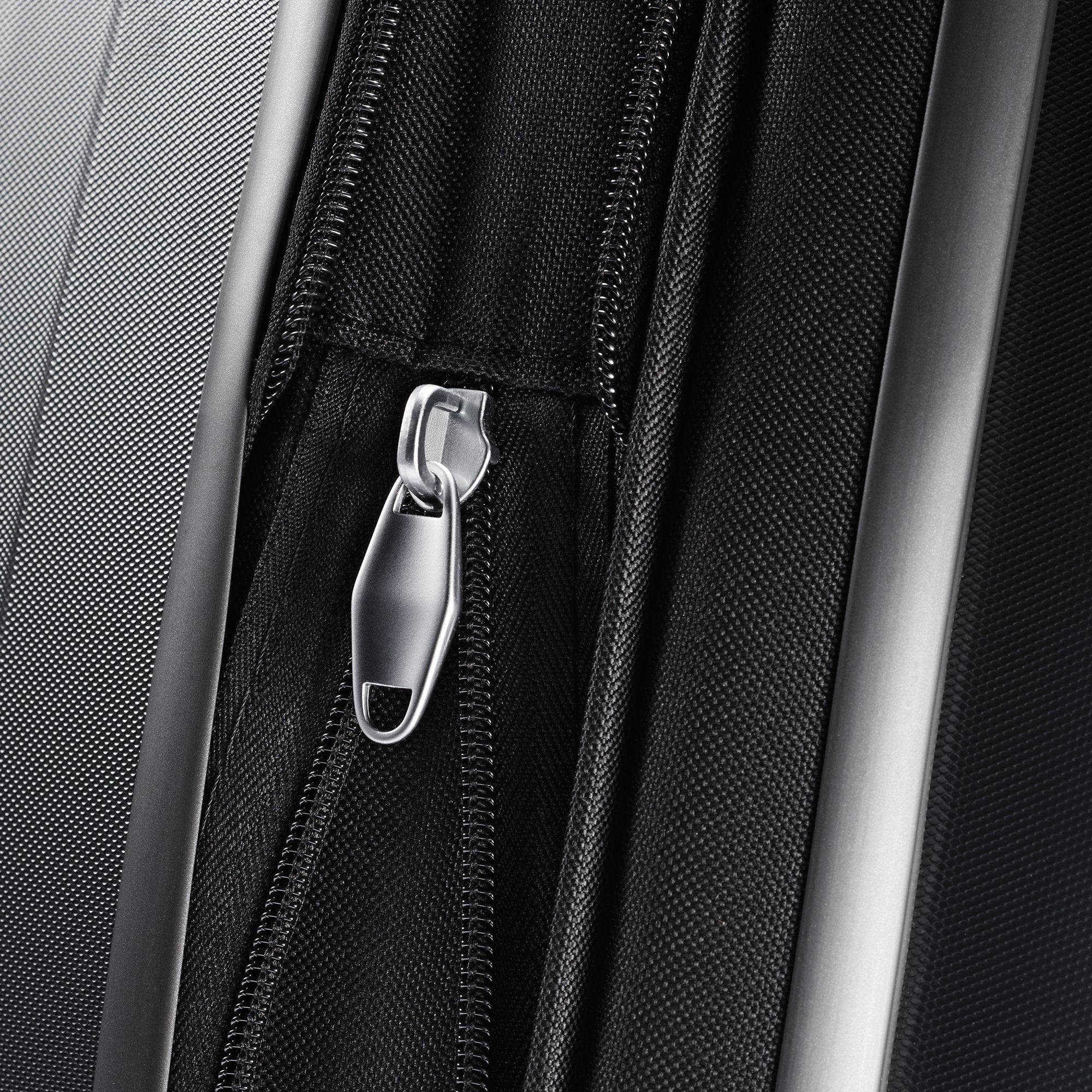 American Tourister Arona Premium Hardside Spinner Luggage Set 3-Piece (20