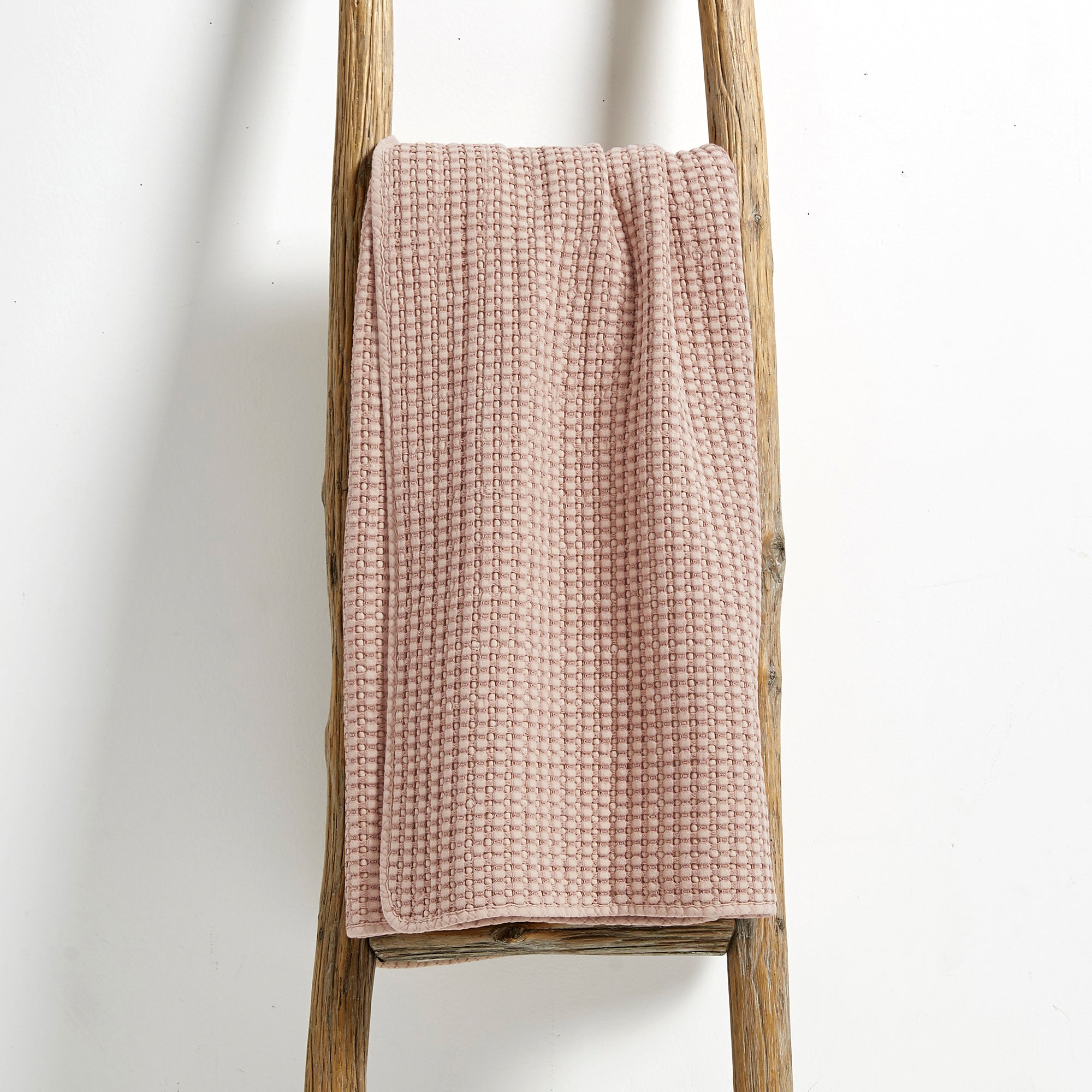 Soft Mills Waffle Quilted Throw Blanket - Cozy & Warm Bedding for Couch, Sofa, and Bed - Perfect for Winter Nights, Movie Time & Home Decor