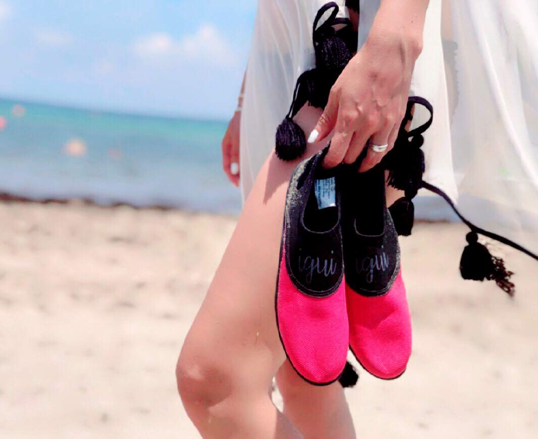 **Women's Aqua Water Shoes - Lightweight Quick-Dry Pink Black Diamond for Beach, Pool, Surfing & Yoga (1 Pair)**