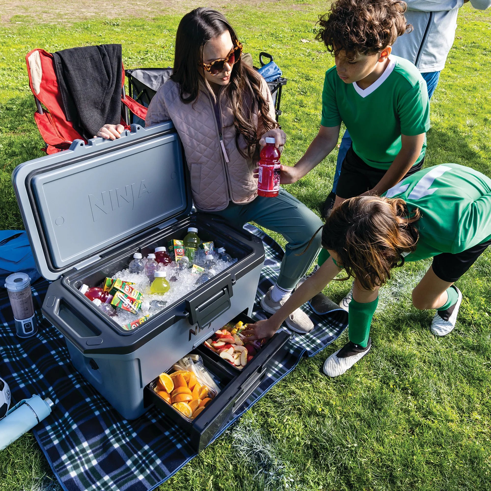 Ninja FrostVault 47L Hard Cooler with Dry Zone - Insulated Outdoor Cooler for Camping, Beach, Picnics & Tailgating - Leakproof Food Storage with Separate Dry Compartment