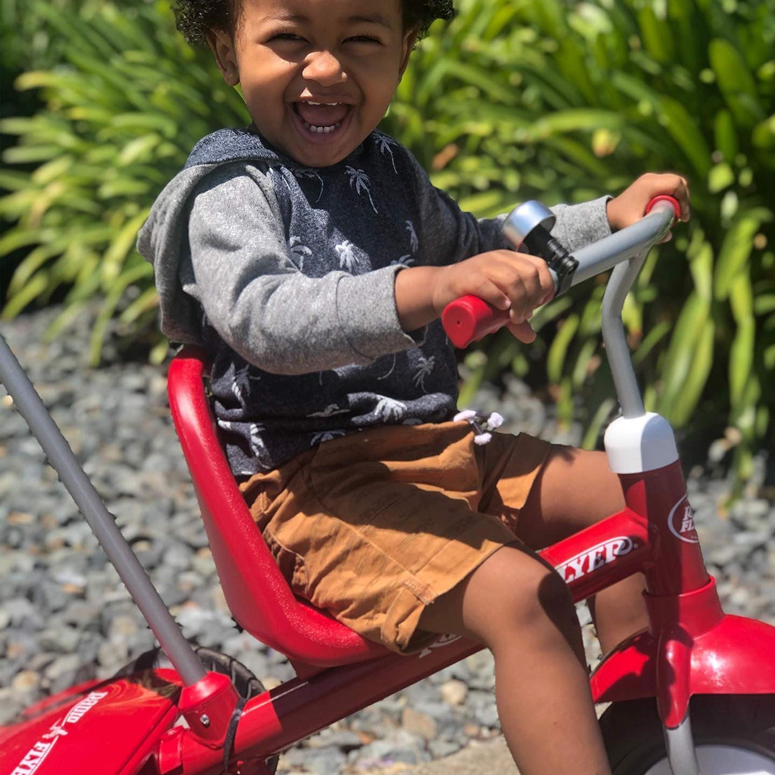 Radio Flyer Deluxe Steer & Stroll Kids Tricycle for Toddlers Age 2-5 | Adjustable Seat & Parent Push Handle | Red Ride-On Toy for Outdoor Play & Learning Balance | Perfect for Park Rides, Backyard Fun & Early Childhood Development