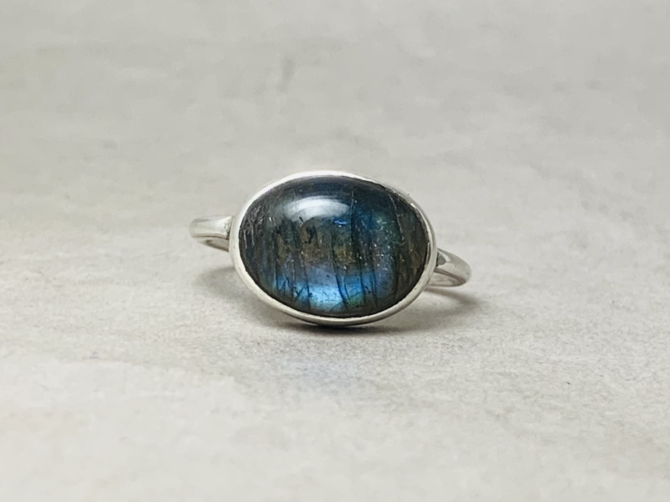 925 Sterling Silver Labradorite Gemstone Ring - Oval Statement Ring for Women, Everyday Jewelry Gift for Her, Perfect for Parties, Weddings & Office Wear