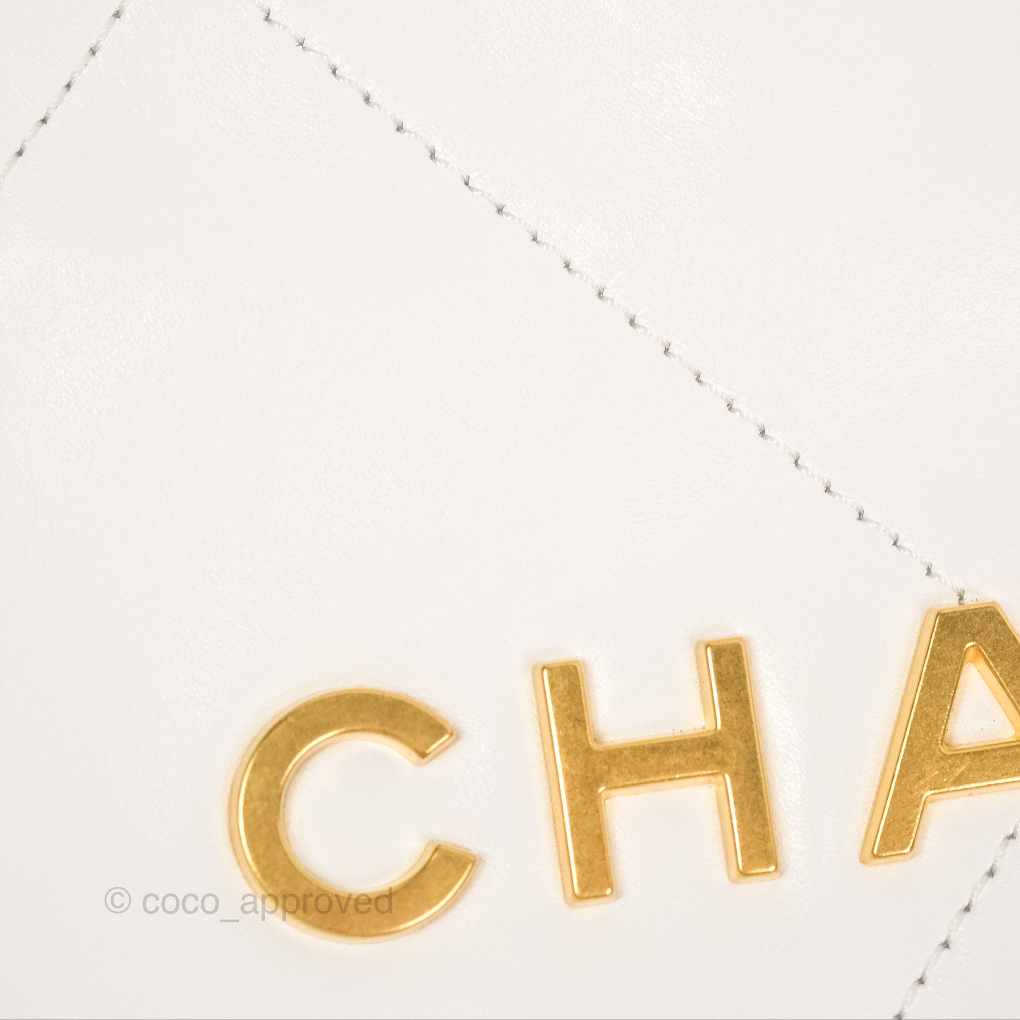 Chanel 22 Small Handbag in White Shiny Calfskin Leather with Aged Gold Hardware - Luxury Crossbody Bag for Women, Perfect for Date Night & Evening Events
