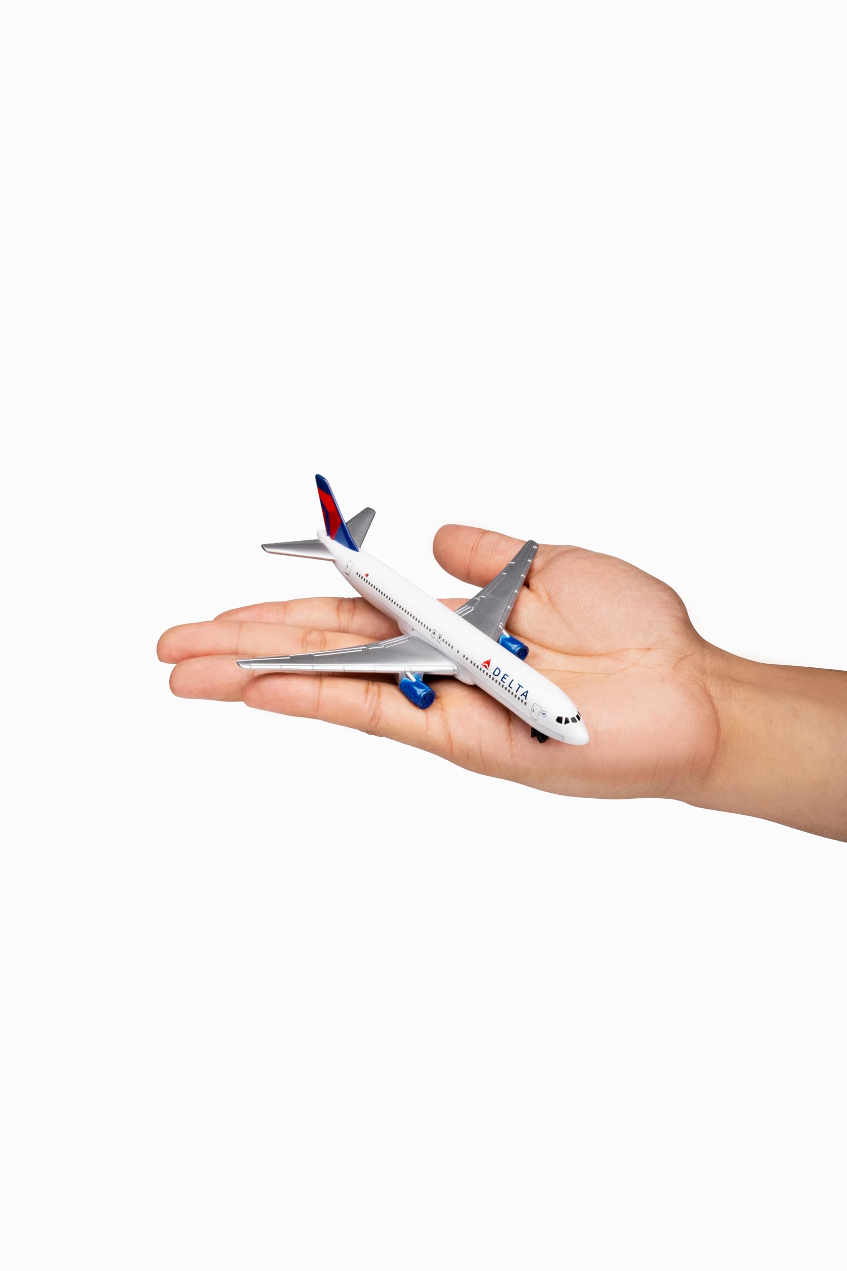 Daron Delta Air Lines Die-Cast Metal Model Airplane Toy with Plastic Parts for Kids Ages 3+ | Collectible Airplane Model for Kids, Travel Enthusiasts & Aviation Lovers | Perfect for Playtime, Display & Gift Giving