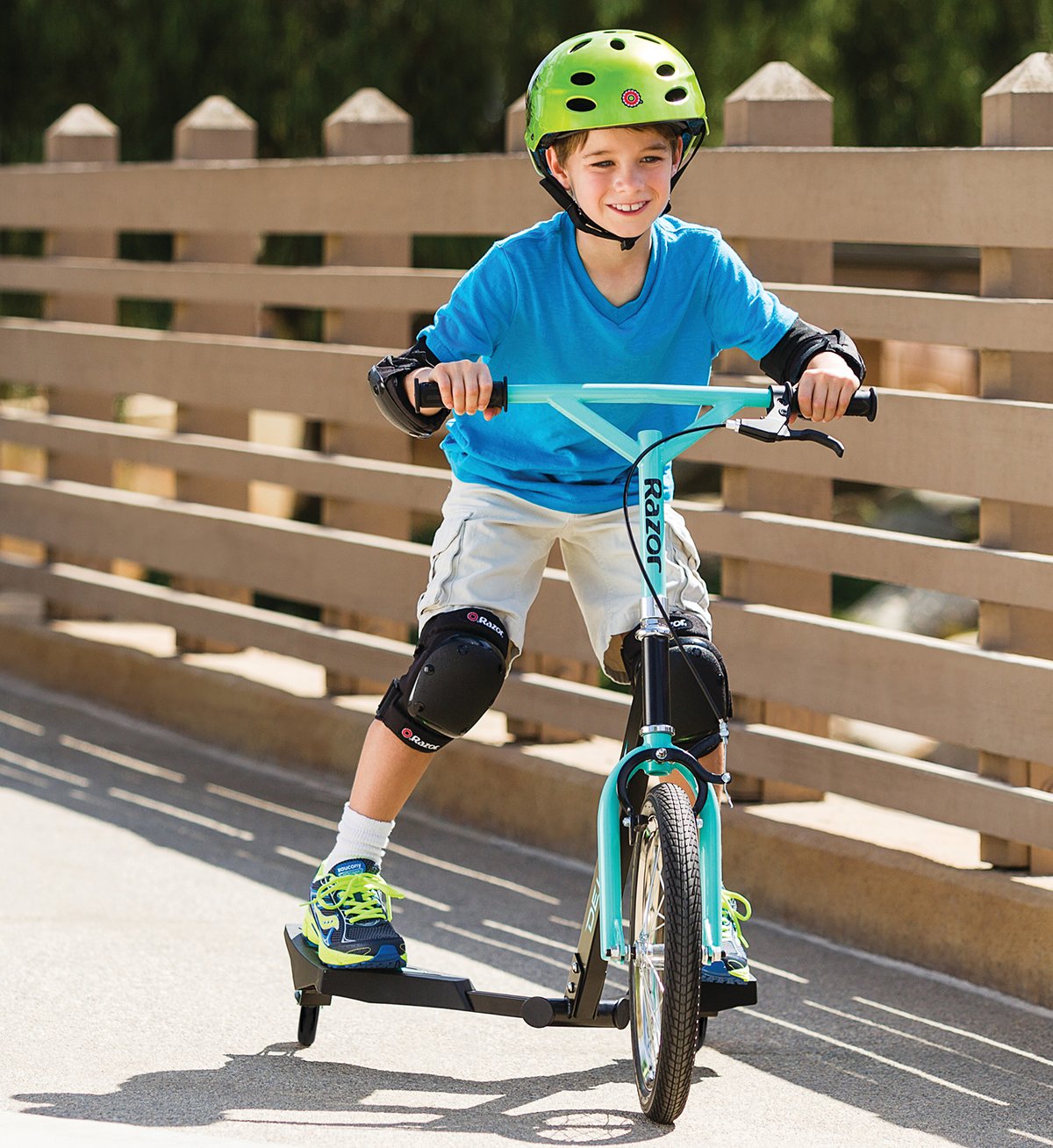 Razor DeltaWing Kick Scooter for Kids & Adults - Lightweight Aluminum Frame, Smooth Ride, Black/Mint Green - Perfect for Commuting, Neighborhood Fun & Outdoor Adventures