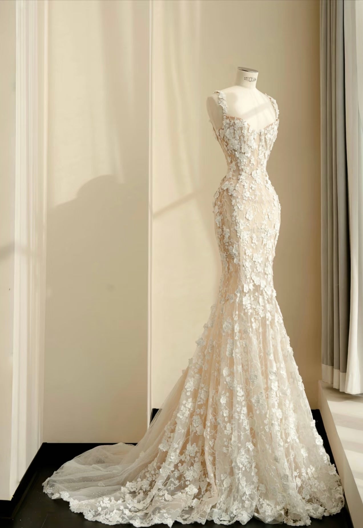 Elegant Mermaid Lace Wedding Dress - Bridal Gown for Formal Evening Events & Beach Weddings - Style J6603