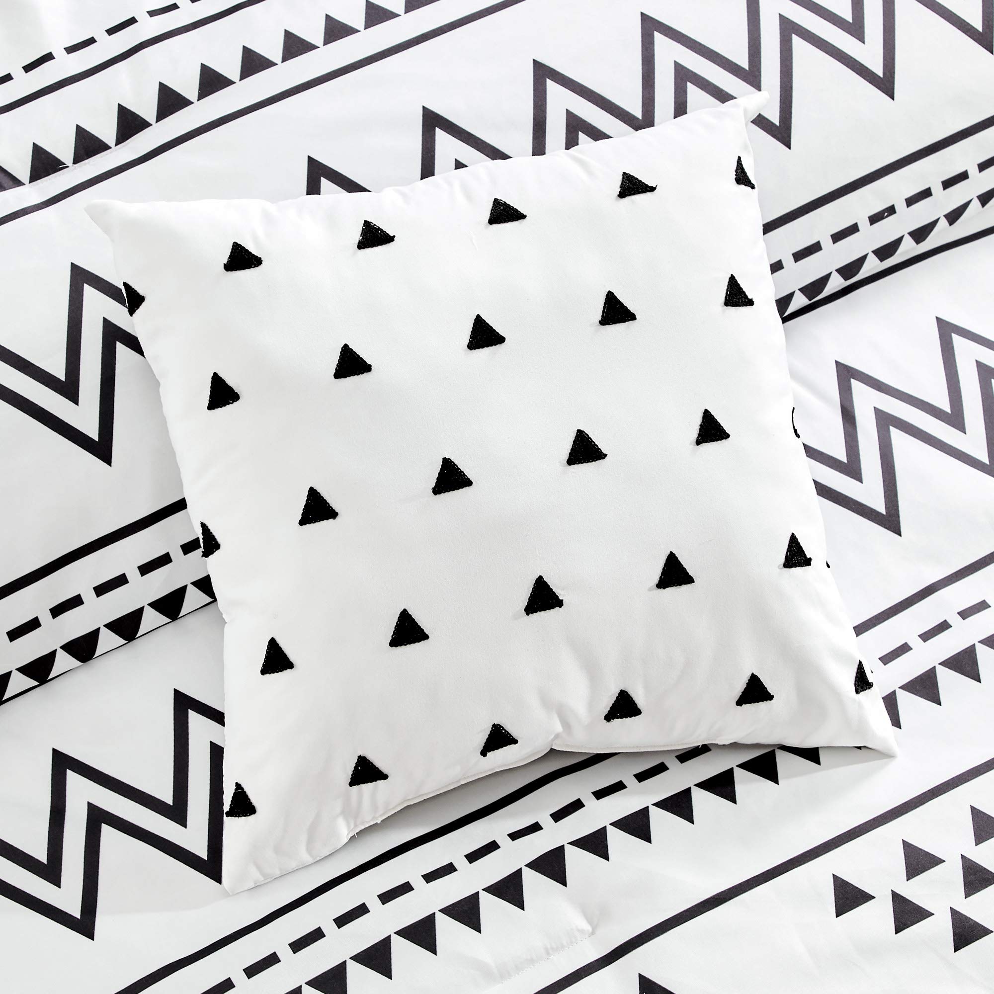 Luxury Aztec Comforter Set - 6 Piece King Size Microfiber Bedding with Boho Black & White Patterns - Soft & Breathable for All Seasons - Perfect for Master Bedroom, Guest Room & Bohemian Home Decor