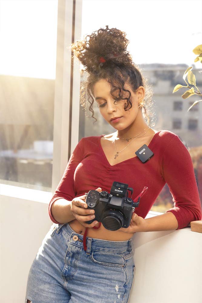 Rode Wireless GO Compact Lavalier Microphone System for YouTube, Vlogging, Interviews & Live Streaming - Wireless Clip-on Mic with Crystal Clear Audio