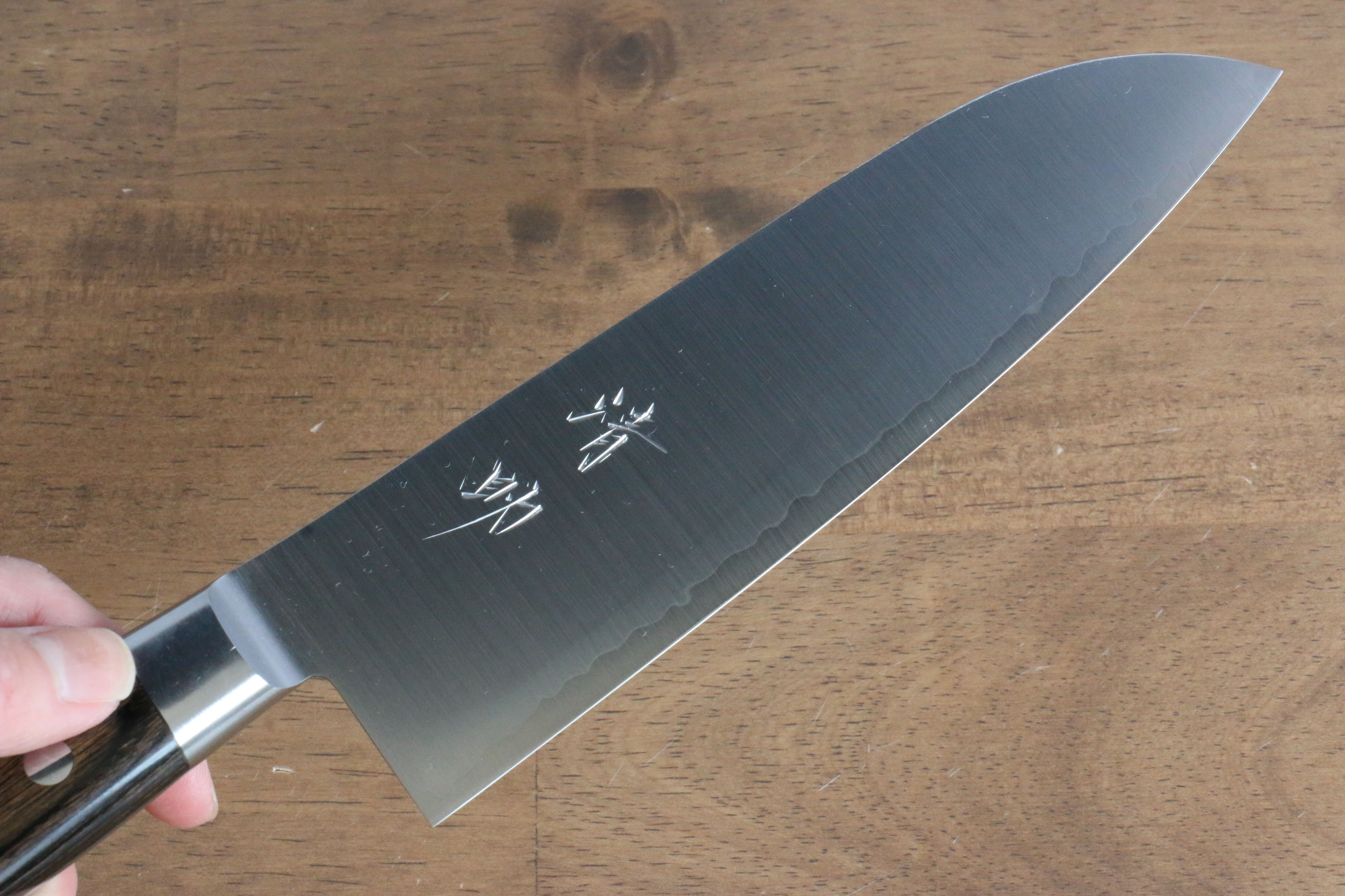 Premium Seisuke SG2 Santoku Knife 180mm with Brown Pakka Wood Handle - Japanese Kitchen Knife for Slicing, Dicing & Chopping Vegetables, Meat & Fish - Perfect for Home Chefs & Professional Kitchens