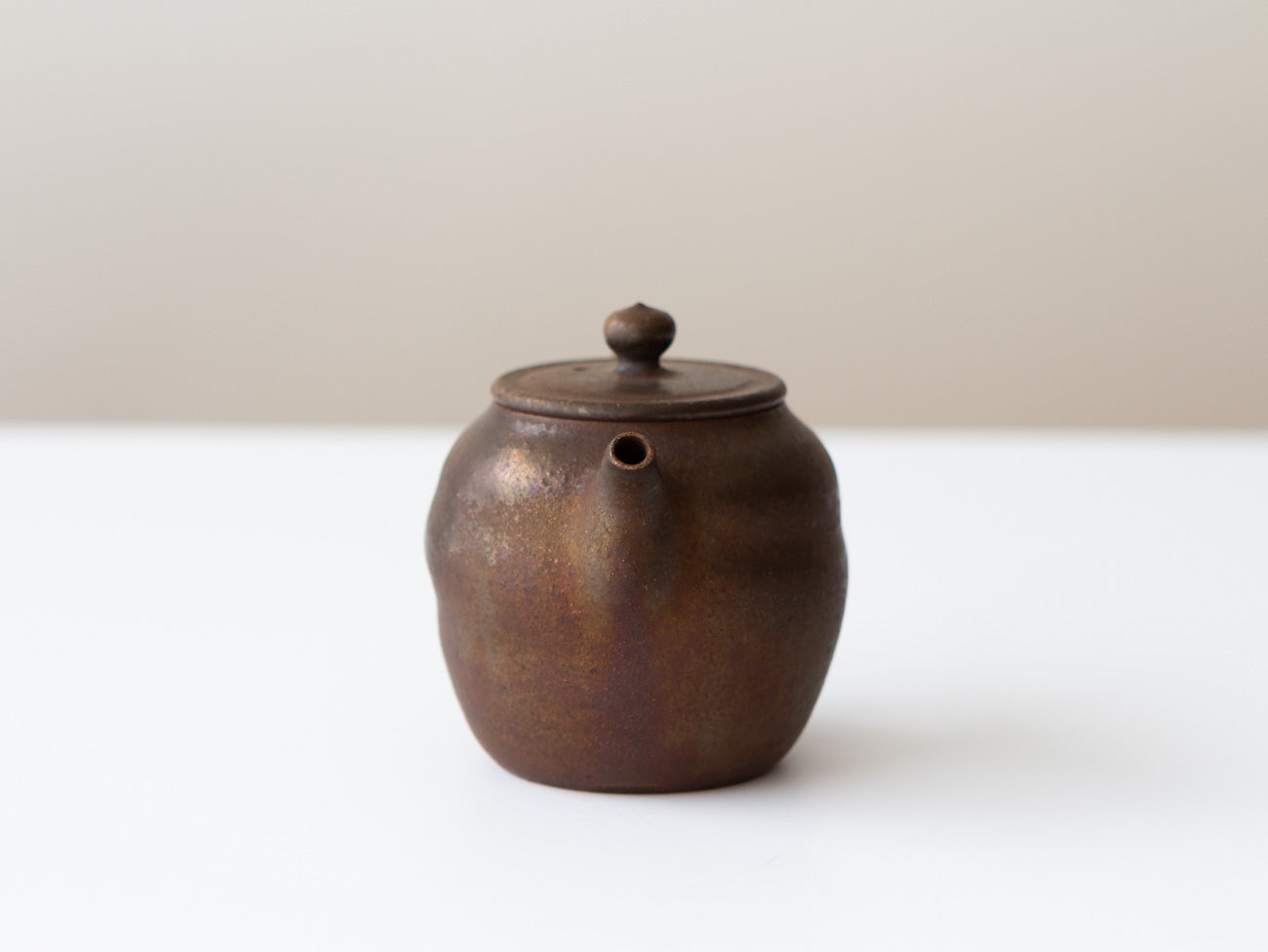 Elegant Bronze Swirl Teapot - Handcrafted Ceramic Tea Pot with Unique Design - Perfect for Afternoon Tea, Gifts & Home Decor