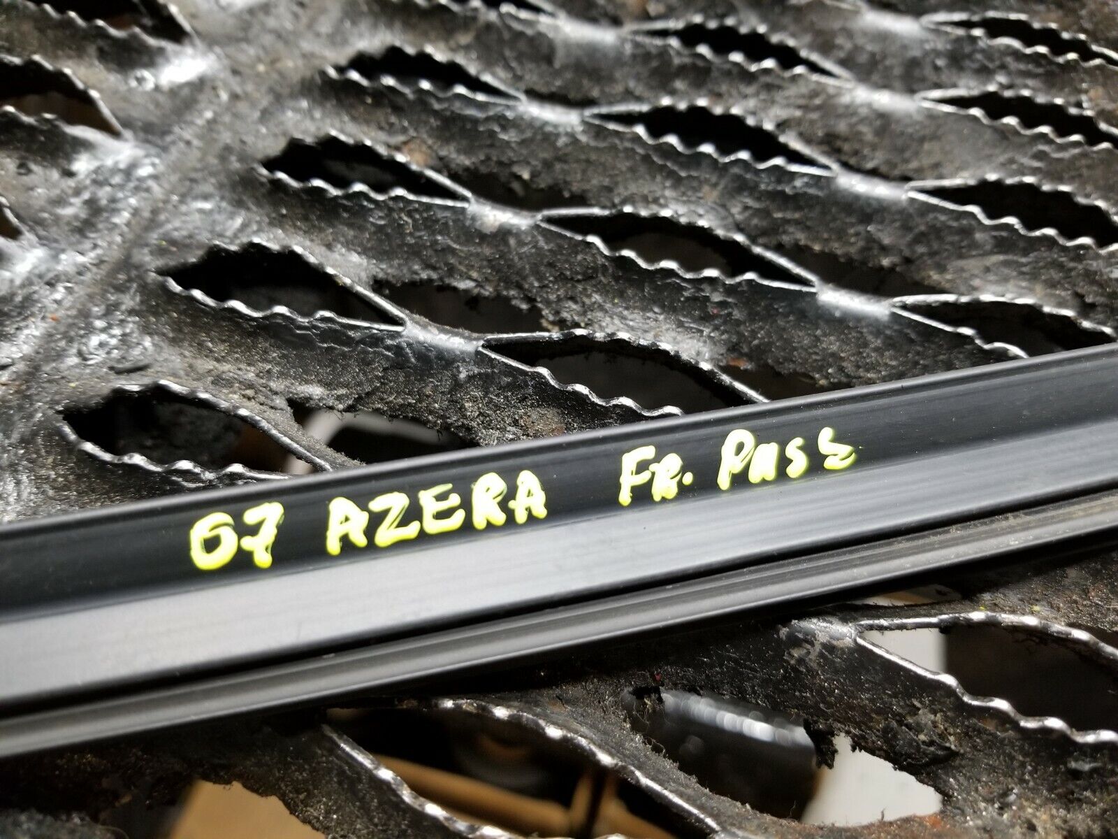 2006-2011 Hyundai Azera Front Right Passenger Side Door Weatherstrip Seal OEM Replacement - Perfect for Weatherproofing and Noise Reduction