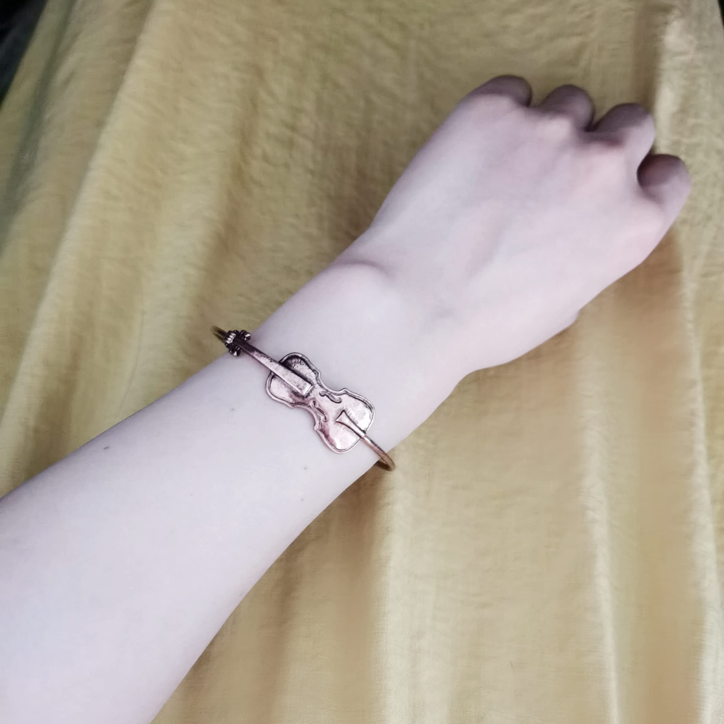 Stylish Preppy Stretch Bangle Bracelet - Music Lover Violin Charm Jewelry Gift for Women & Teens - Perfect for Concerts, School & Everyday Wear