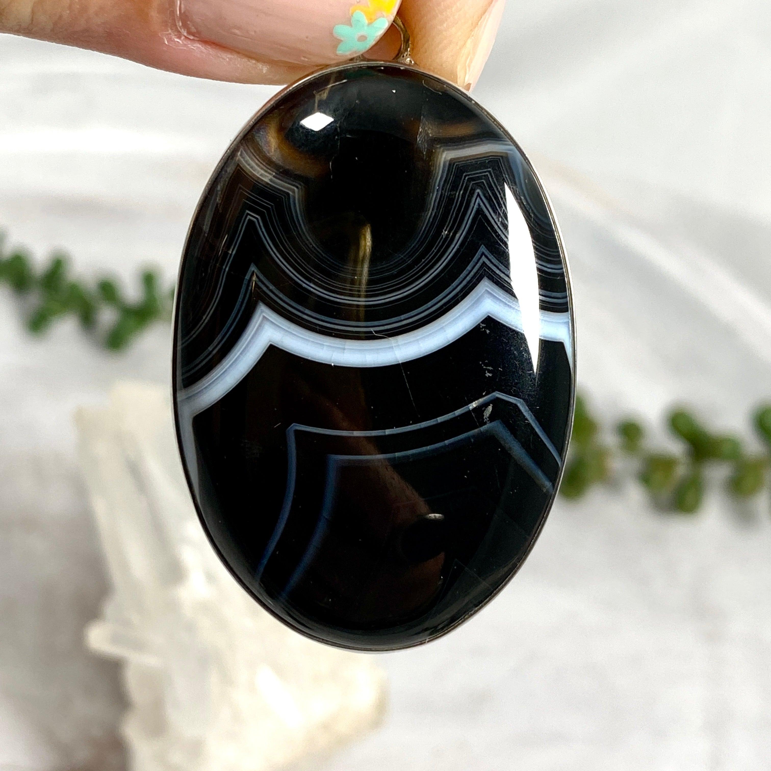 Natural Banded Agate Oval Cabochon Pendant Necklace - Handmade Gemstone Jewelry for Women - Perfect for Boho Style, Meditation & Spiritual Healing