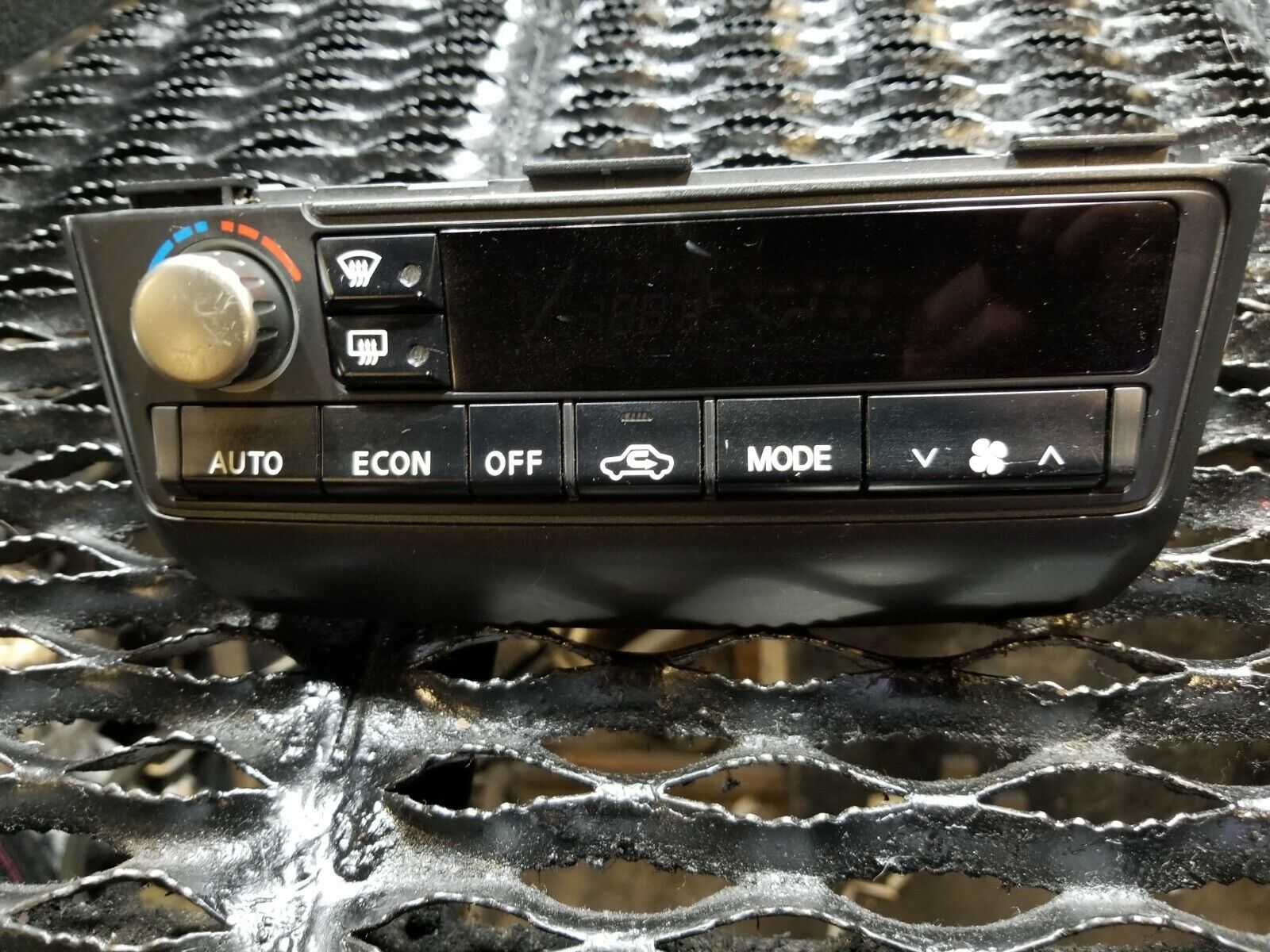2002-2004 Infiniti I35 OEM Temperature Climate Control Unit 27500-5Y8 #85 - Perfect for Car AC Repair & Climate System Replacement