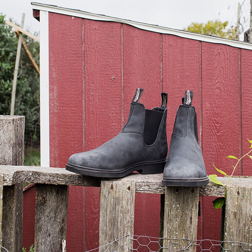 Blundstone 1308 Premium Leather Chelsea Boots for Men & Women - Rustic Black Waterproof Ankle Boots for Work, Hiking & Outdoor Activities