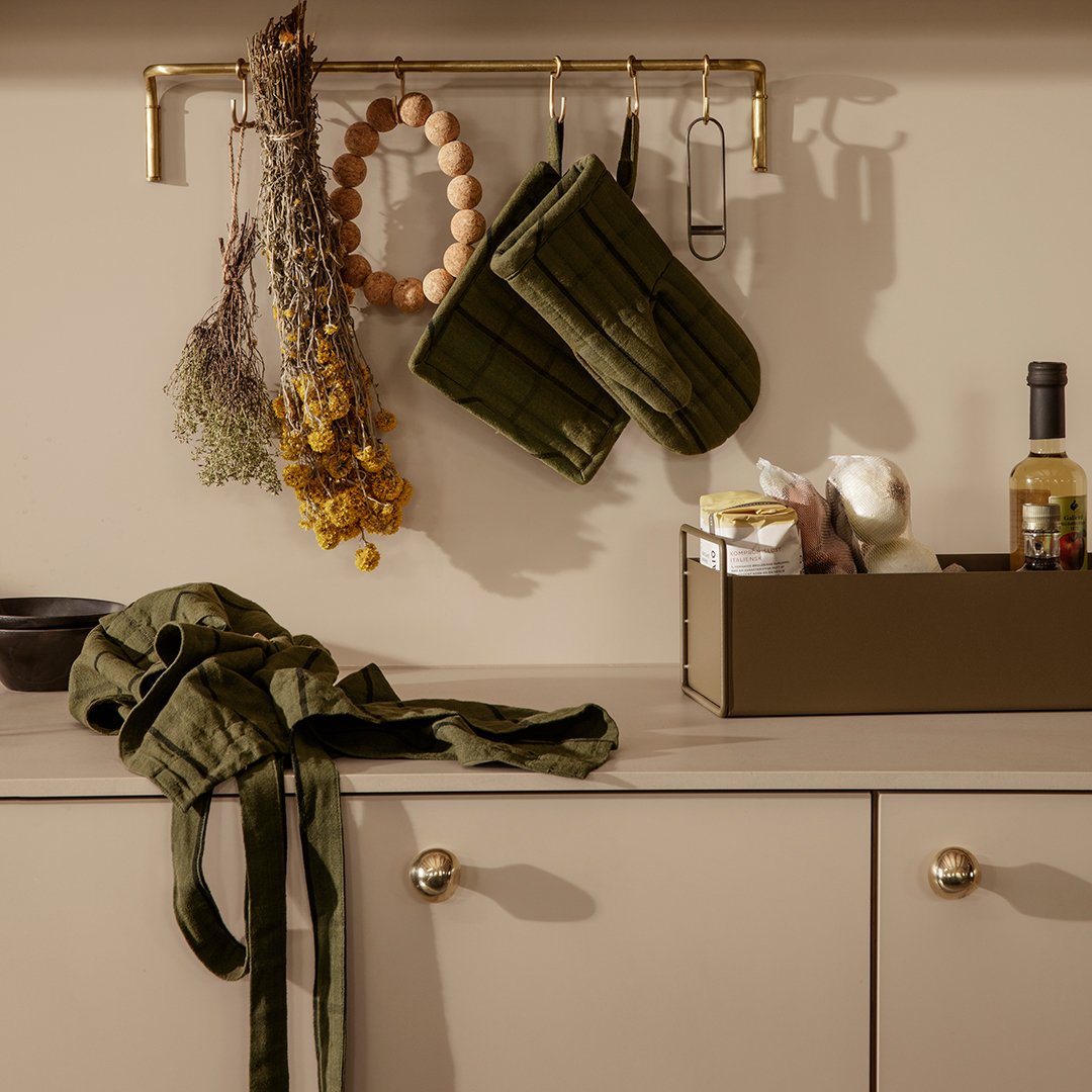 Stainless Steel Kitchen Towel Rack with 6 Hooks - Wall Mounted Organizer for Utensils, Sponges & Towels - Perfect for Kitchen, Bathroom, and Laundry Room Storage