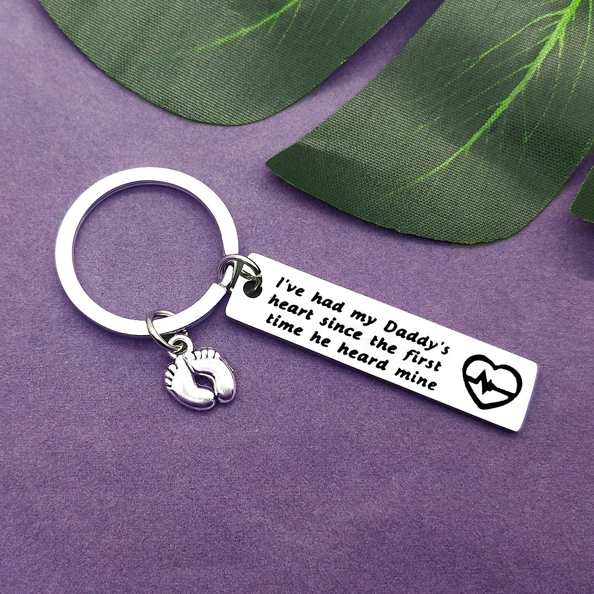 Personalized Dad Keychain - Engraved Father's Day Gift for Dad from Daughter or Son, New Daddy & Pregnancy Announcement Gift, Christmas & Birthday Present for Fathers - Ideal for Everyday Use, Office, Travel & Special Occasions