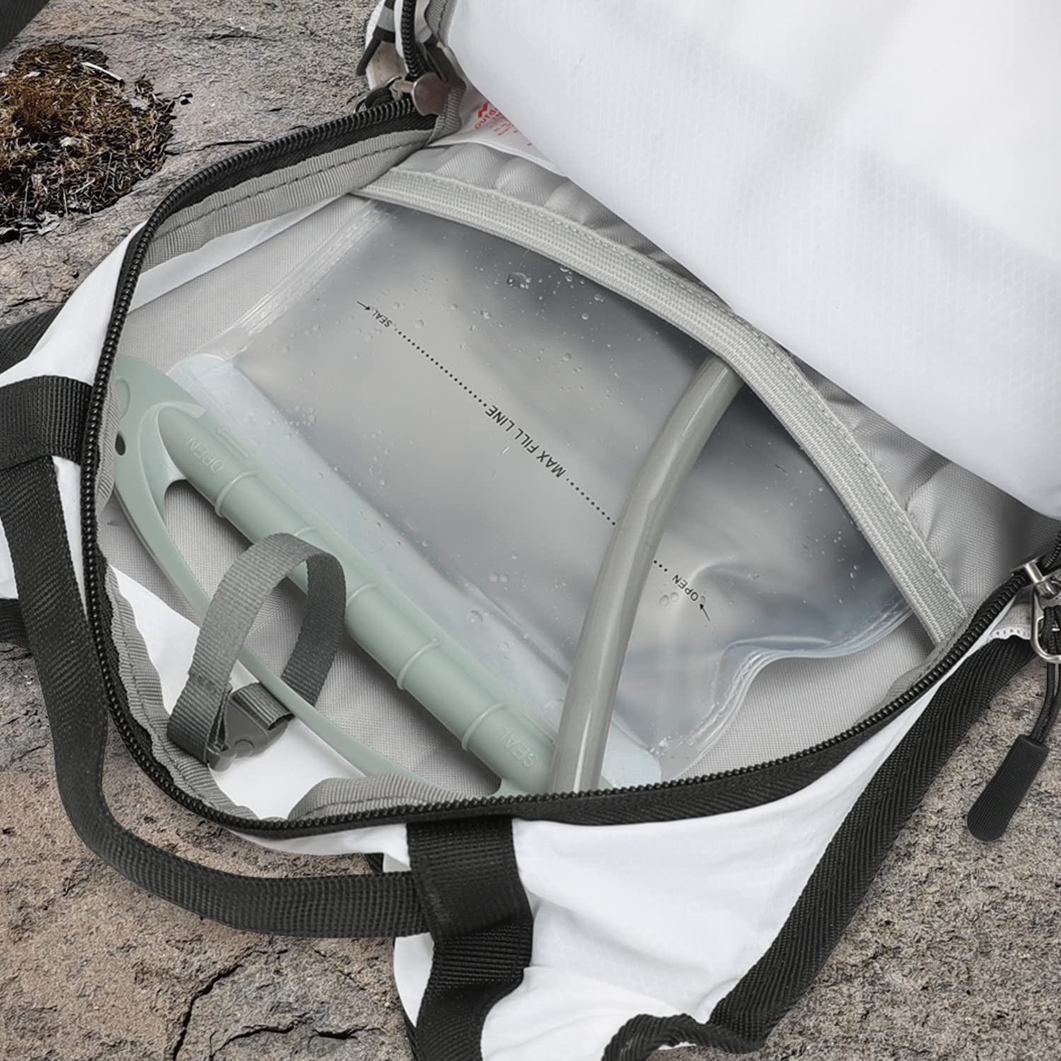 INOXTO 1.5L/2L Hydration Bladder - Leak Proof Water Reservoir with Insulated Hose & High Flow Bite Valve for Hiking, Camping, Cycling & Running - Perfect for Outdoor Adventures & Sports Hydration