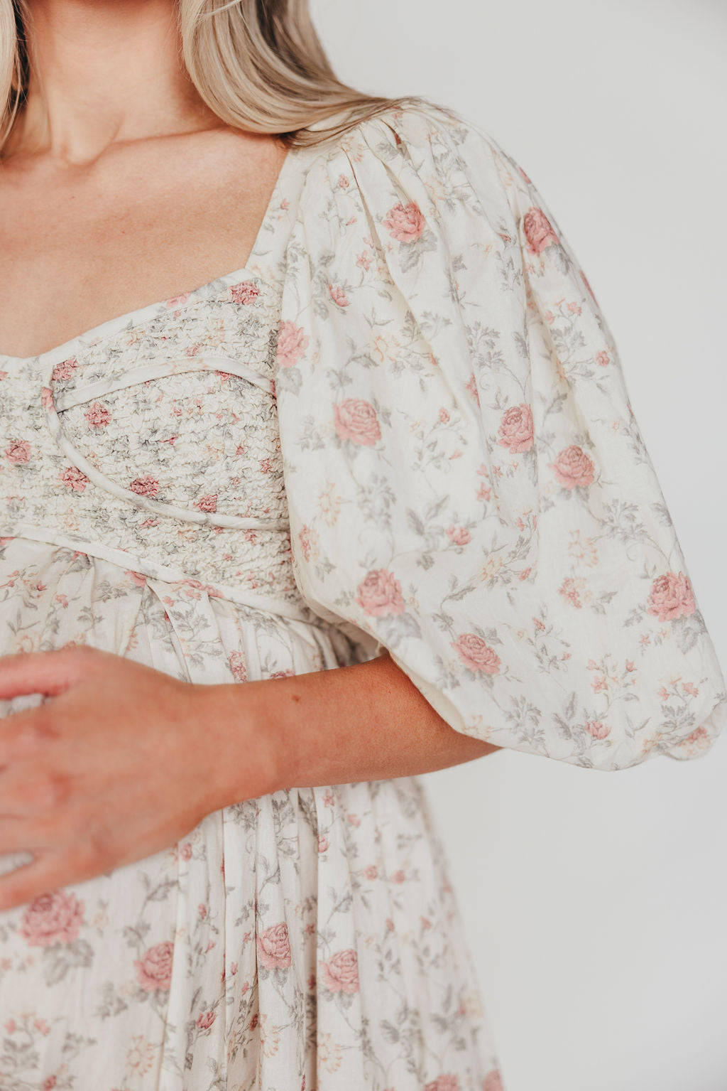 Harlow Maxi Dress in Off White Floral - Bump Friendly Maternity Dress & Inclusive Sizing (S-3XL) | Perfect for Pregnancy, Beach Vacations and Summer Weddings