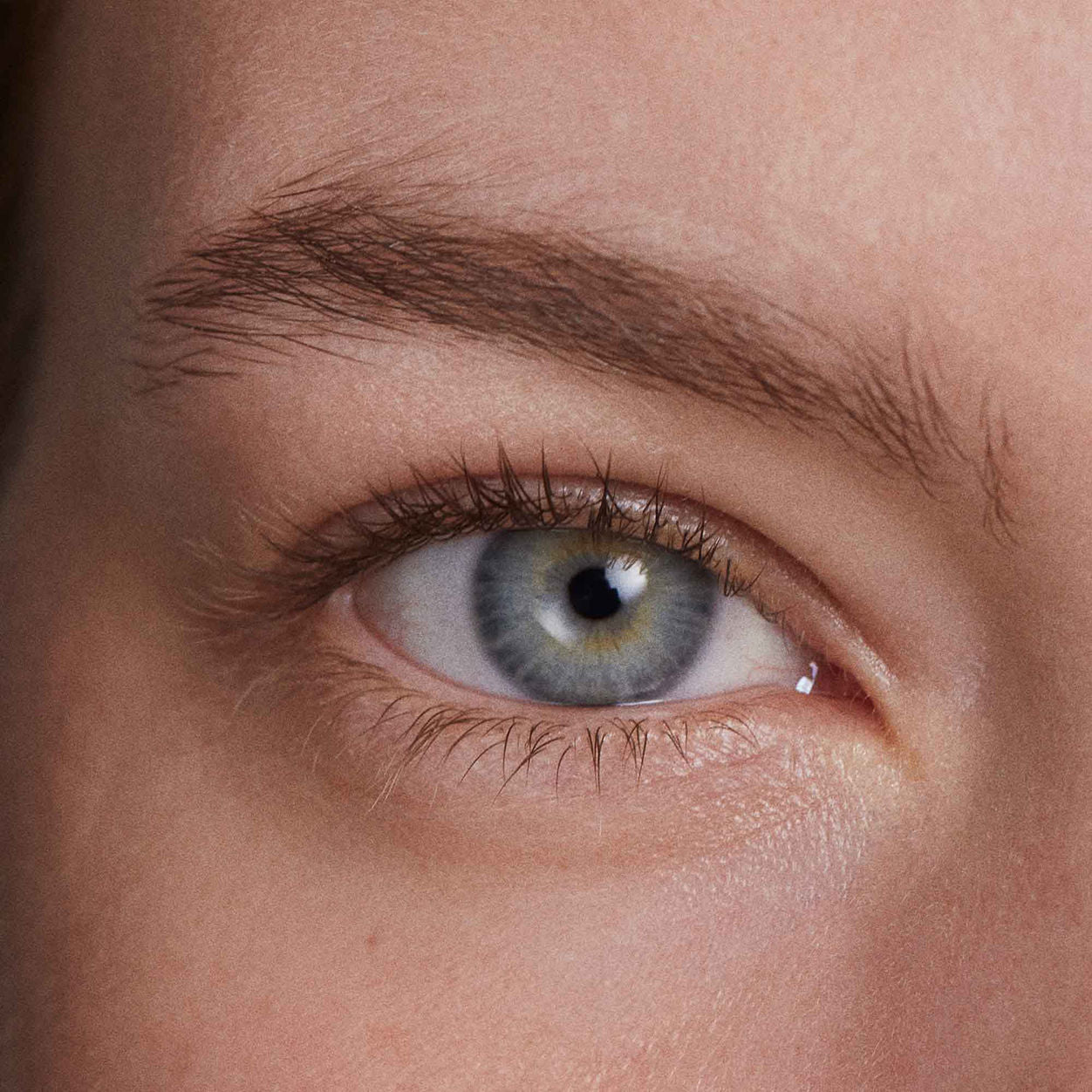 Kjaer Weis Brow Pencil - Natural & Vegan Eyebrow Pencil for Perfectly Shaped Brows | Cruelty-Free & Long-Lasting | Ideal for Everyday Makeup & Professional Looks