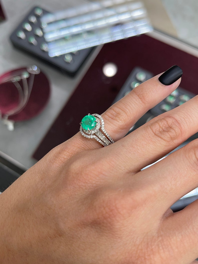 3.40tcw 14K Gold Colombian Emerald Round Cut Diamond Halo Engagement Ring for Women - Perfect for Proposals, Anniversaries & Special Occasions