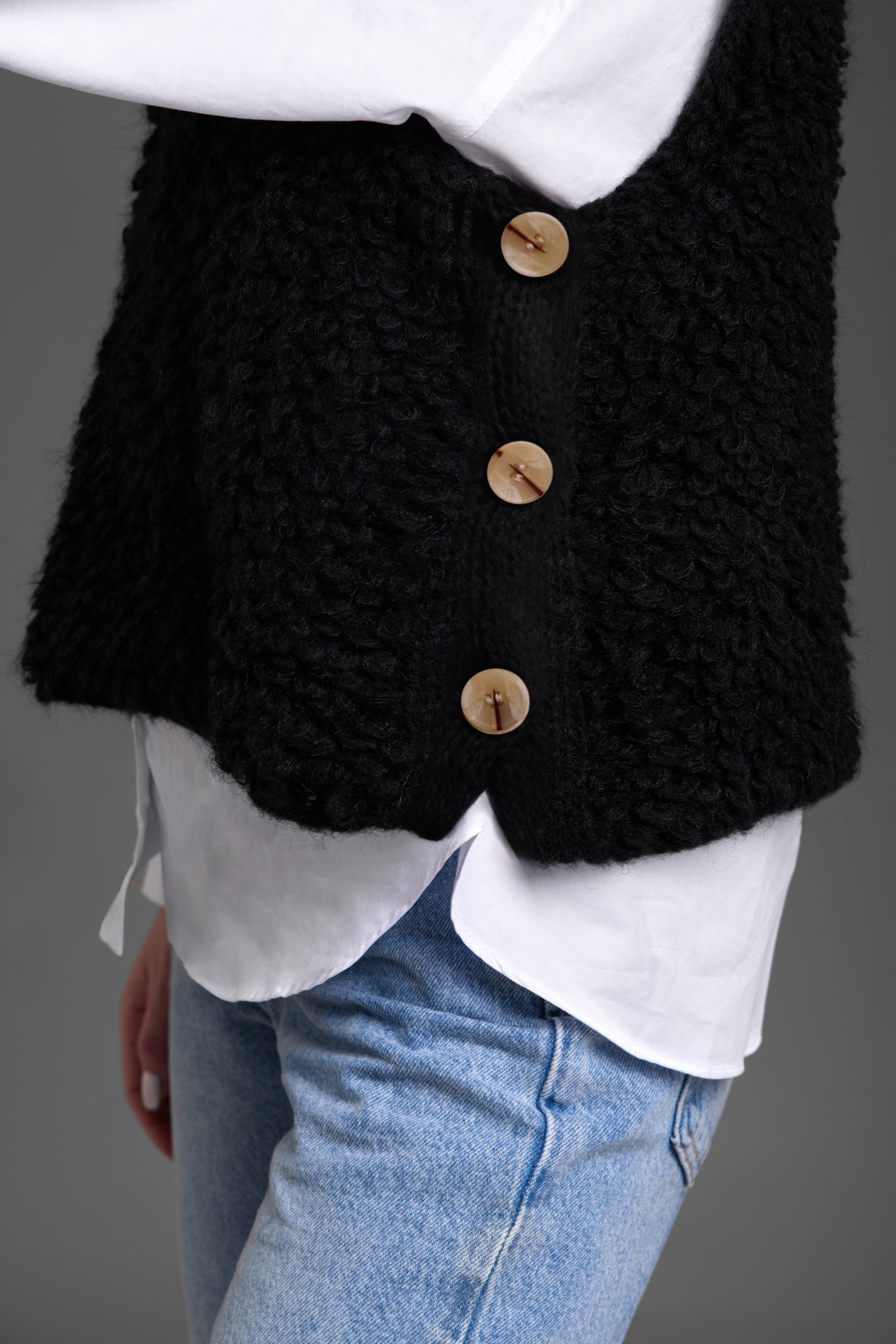 Women's Chunky Knit Sweater Vest - Cozy Cable Knit Sleeveless Pullover for Fall & Winter - Perfect for Layering, Office Wear, and Casual Outfits