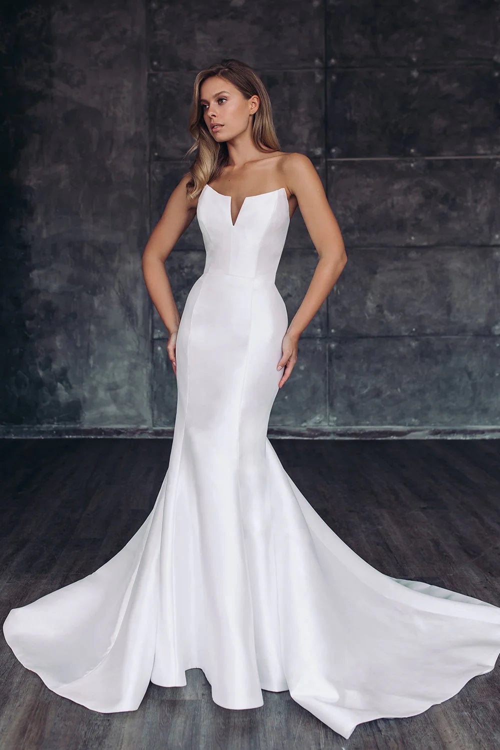 Antonio Gual Kylie Size 18 Women's Fashion Dress - Perfect for Parties, Weddings & Special Occasions