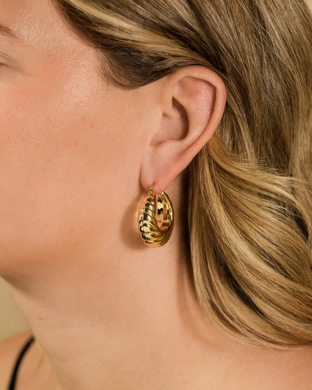 Caroline Textured Hoop Earrings for Women - Trendy Gold Boho Chunky Hoops - Perfect for Everyday Wear, Parties & Gifts