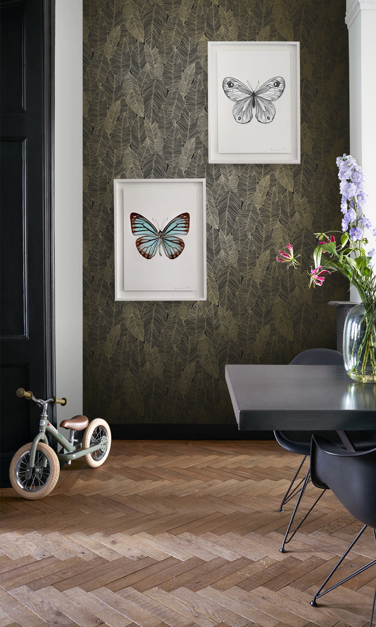 Black and Gold Pen Drawn Leaves Wallpaper R9420 - Elegant Botanical Peel and Stick Wall Mural for Living Room, Bedroom & Office Decor