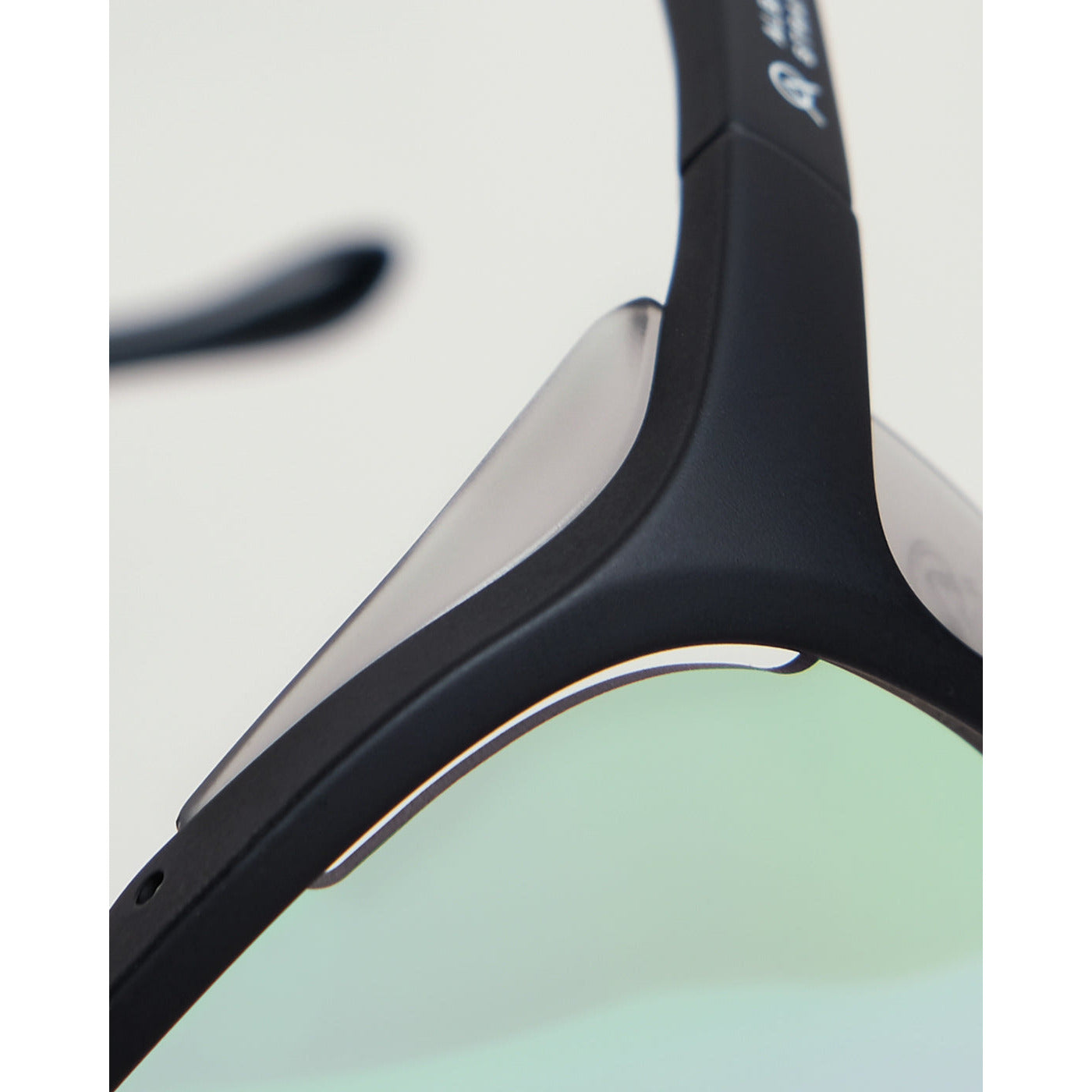 SOLO Black or White Photochromatic Lens - Premium Sunglasses for Outdoor Sports, Cycling & Driving - UV Protection & Anti-Glare