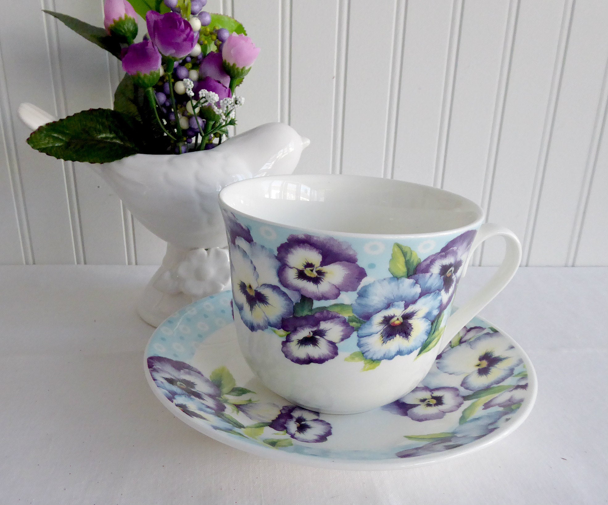 Roy Kirkham Blue Purple Pansies Bone China Breakfast Cup and Saucer Set - Elegant Floral Tea Cup for Morning Coffee, English Tea, or Gift Giving