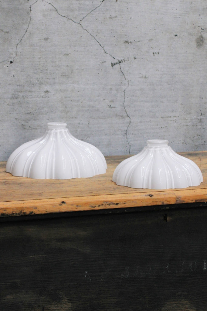 Vintage Mayflower Glass Lamp Shade - Handcrafted Stained Glass Lighting Fixture for Home Decor, Living Room, Bedroom, and Office Lighting