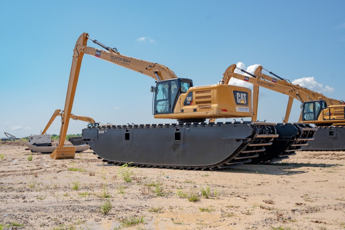 Caterpillar 2019 Pontoon Super Long Reach Excavator - 3825 Hours | Heavy Duty Construction Equipment for Dredging & Marine Projects