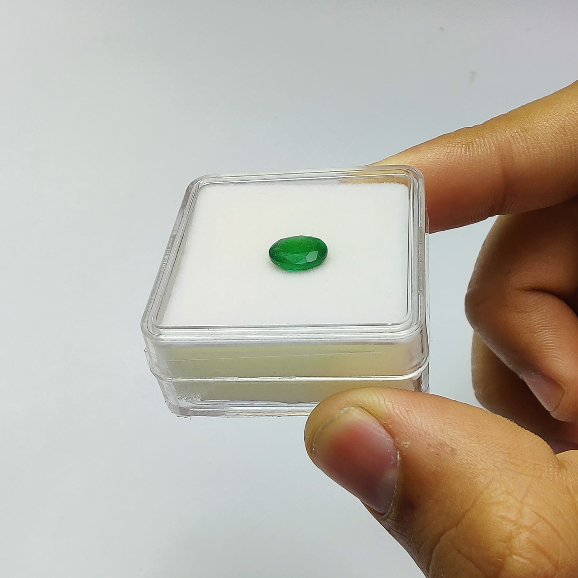 Natural 1.45ct Untreated Green Emerald Gemstone - Oval Cut 8x6mm for Jewelry Making, Engagement Rings & Luxury Gifts