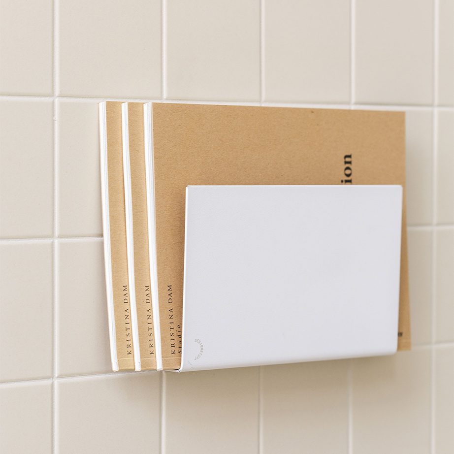 DESIGNSTUFF White Wall Mounted Magazine Holder - Organize Magazines, Books & Mail - Perfect for Living Room, Office & Bedroom Storage