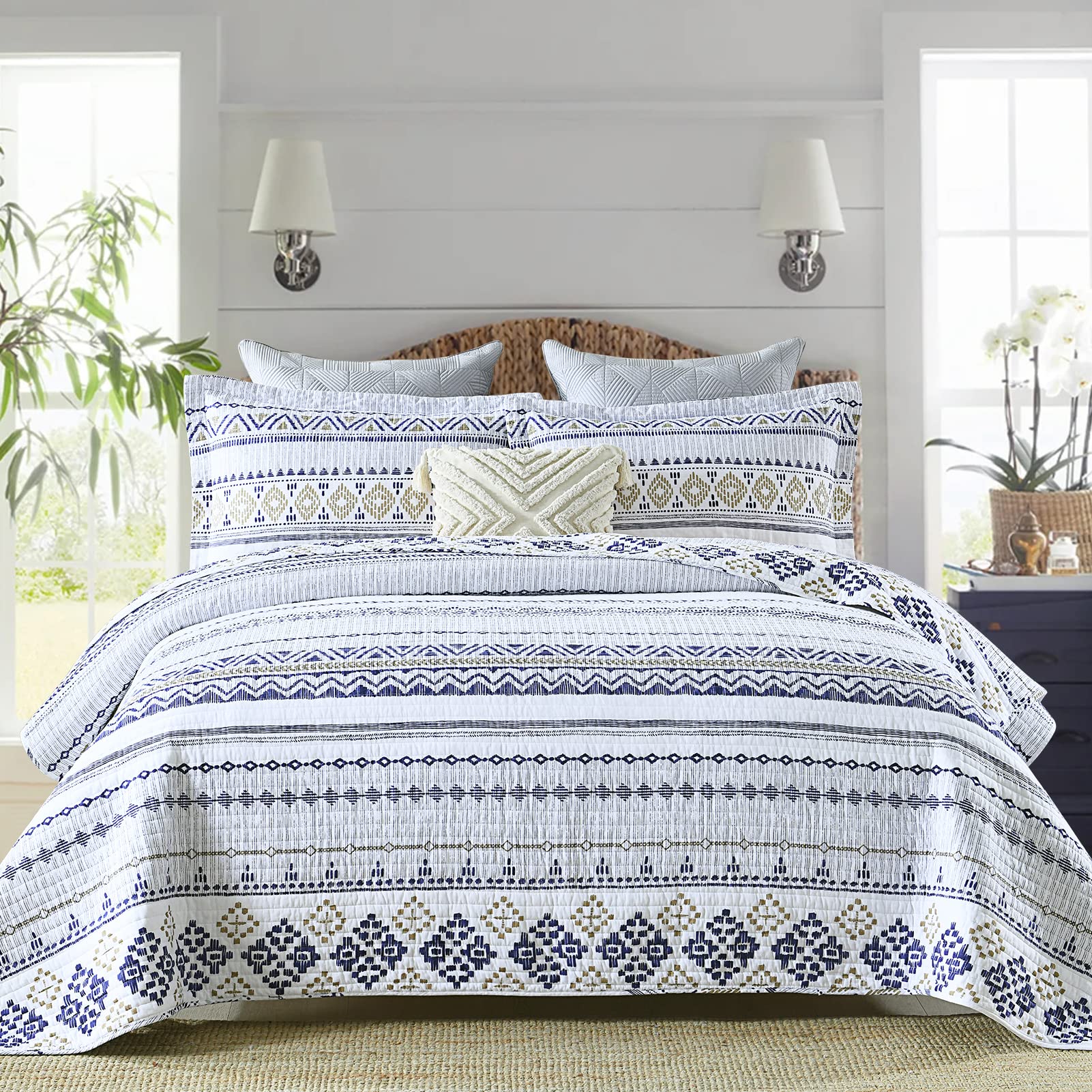 PANGUSHAN 100% Cotton King Size Bohemian Reversible Lightweight Quilt Set - White/Navy Striped Geometric Design - 3 Piece Set with Quilt & 2 Pillow Shams | Perfect for Bedroom Decor, Guest Room Styling & Cozy Home Makeover