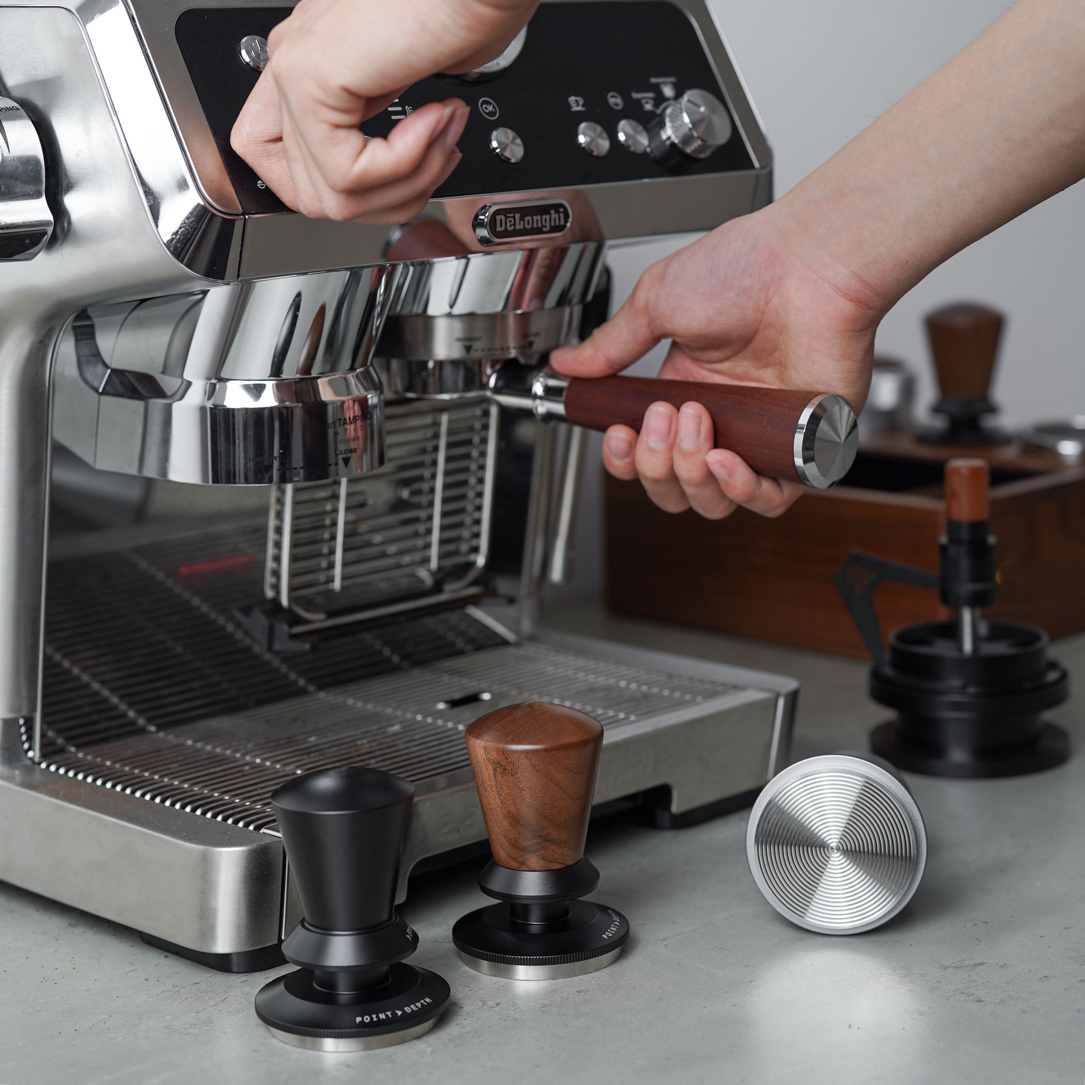 Premium Stepless Leveling Espresso Tamper Tool - 58mm Professional Coffee Tamping Distributor for Baristas & Home Brewing - Perfect for Espresso Machines & Coffee Shops