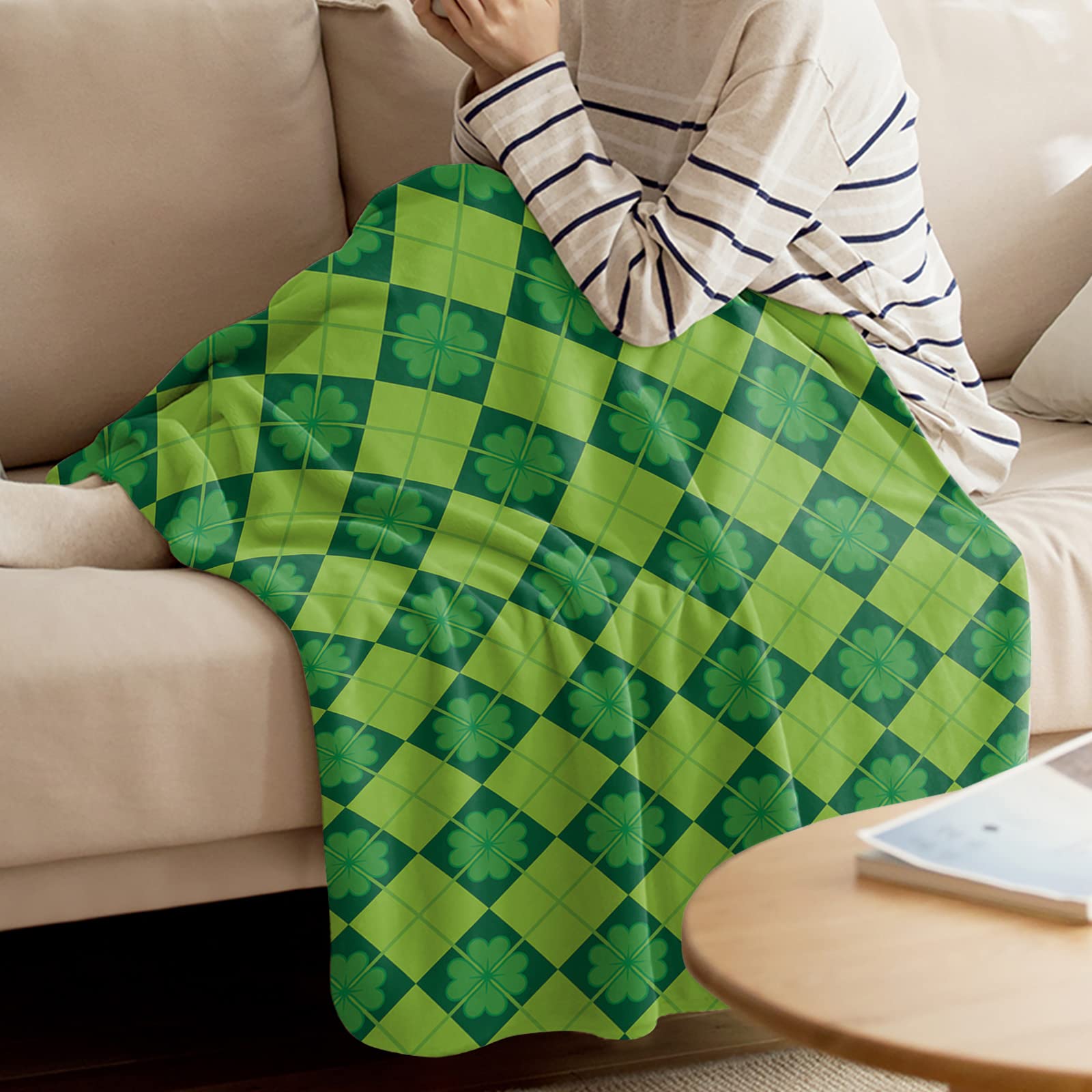 St. Patrick's Day Green Plaid Flannel Fleece Throw Blanket - Cozy Soft Warm Shamrock Blanket for Couch, Bed & Sofa (59x79 inches) - Perfect for Irish-Themed Parties, Home Decor & Winter Snuggling