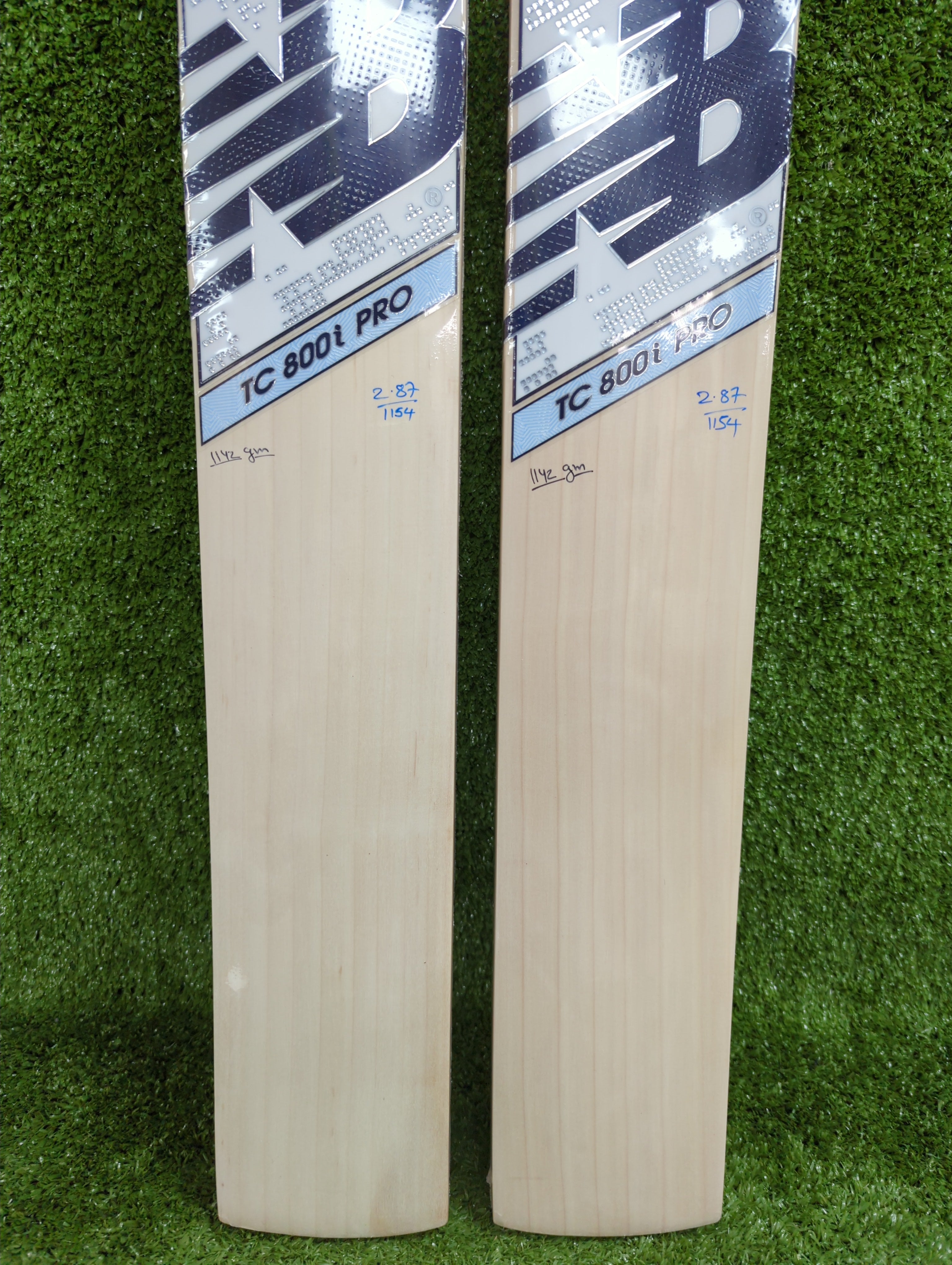 NB TC 800I Pro English Willow Cricket Bat - Premium Grade Cricket Equipment for Professional Players - Perfect for Matches, Training & Competitive Play