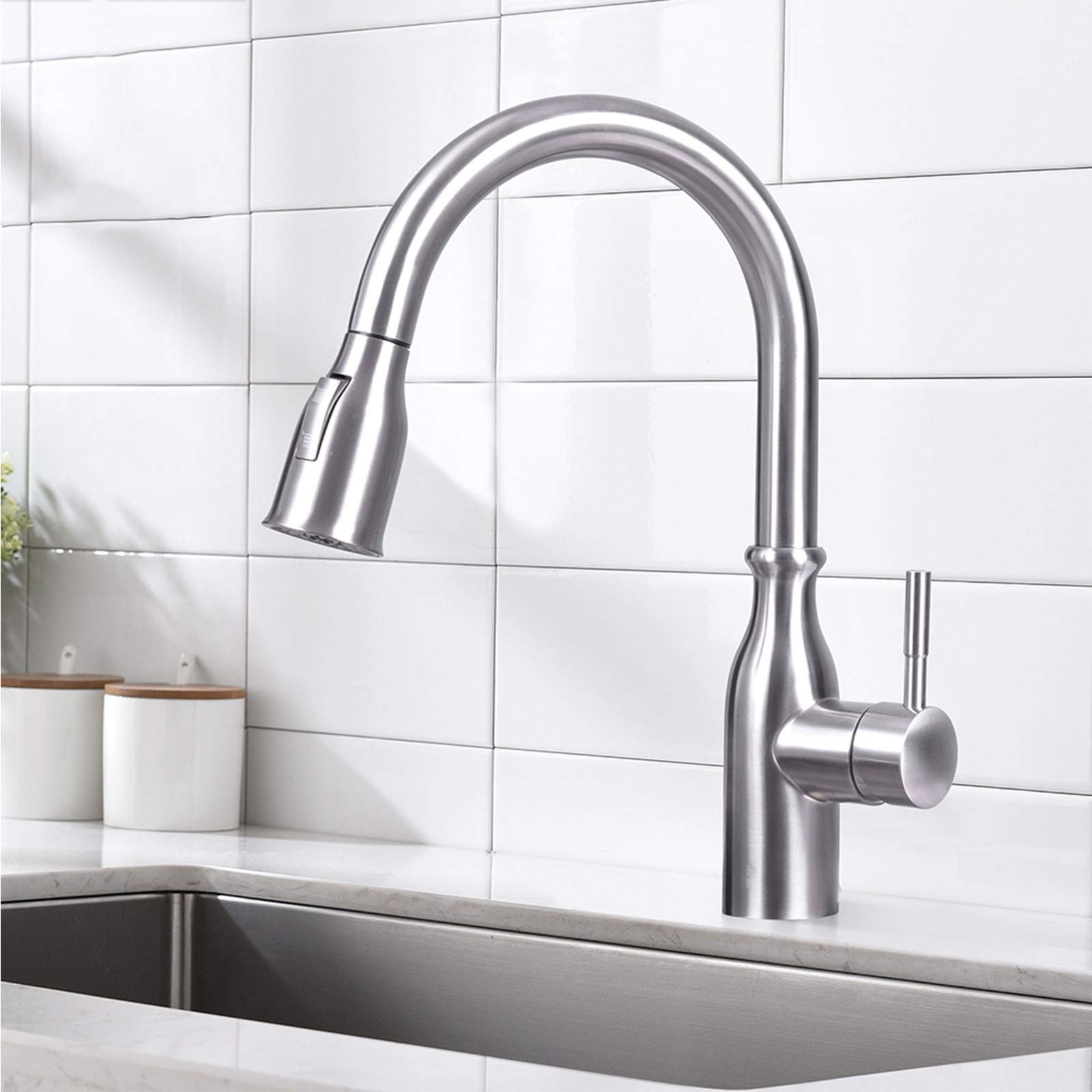 Single Handle Pull-Out Kitchen Faucet with 360° Swivel, Brushed Nickel Deck-Mounted Cold & Hot Water Mixer Tap for Modern Kitchens