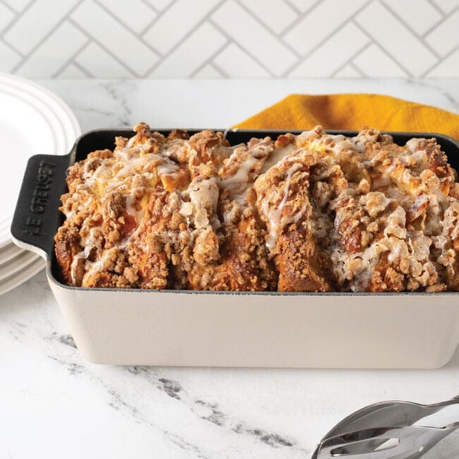 Le Creuset Signature Enameled Cast Iron Loaf Pan - 5.25 Quart, Cherry Red - Perfect for Baking Homemade Bread, Banana Bread & Meatloaf - Oven, Grill & Stovetop Safe