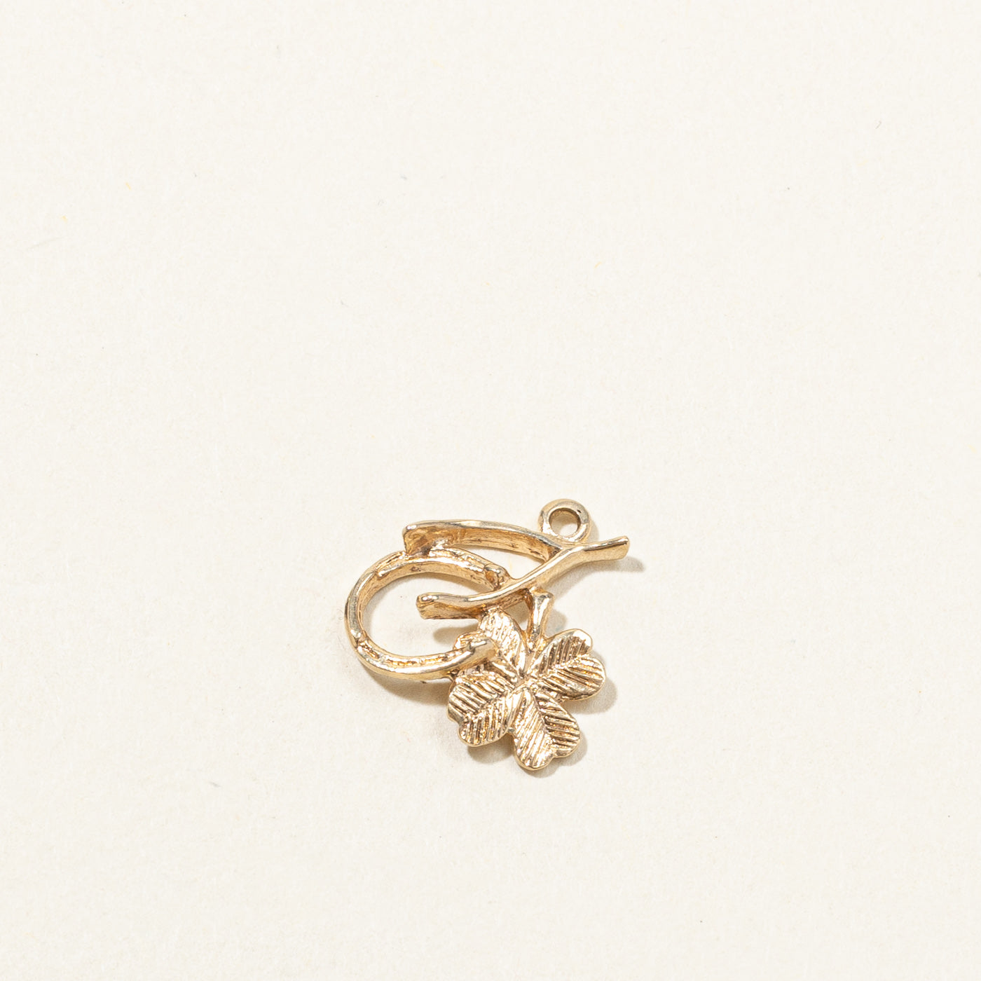 10K Gold Clover Leaf Charm Pendant Necklace for Women - Lucky Four Leaf Clover Jewelry Gift for Birthday, Anniversary & St. Patrick's Day - Perfect for Everyday Wear & Special Occasions